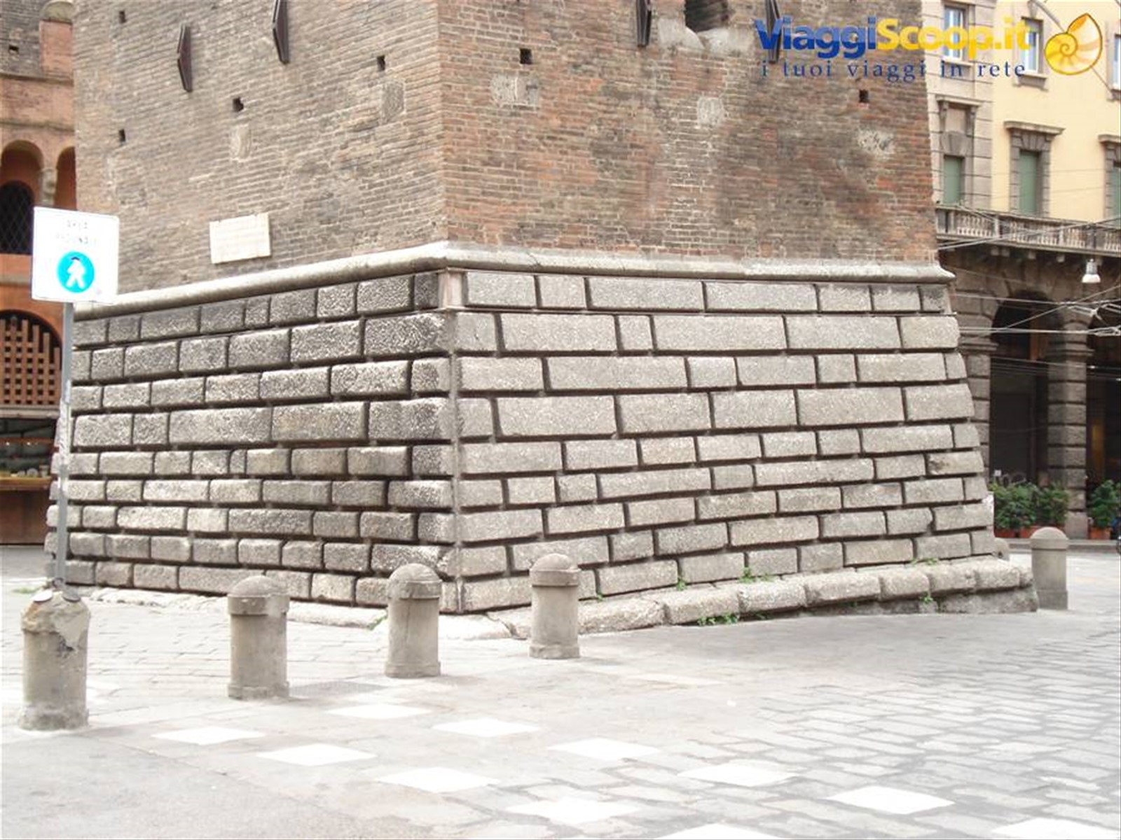 La pendenza delle torri pendenti