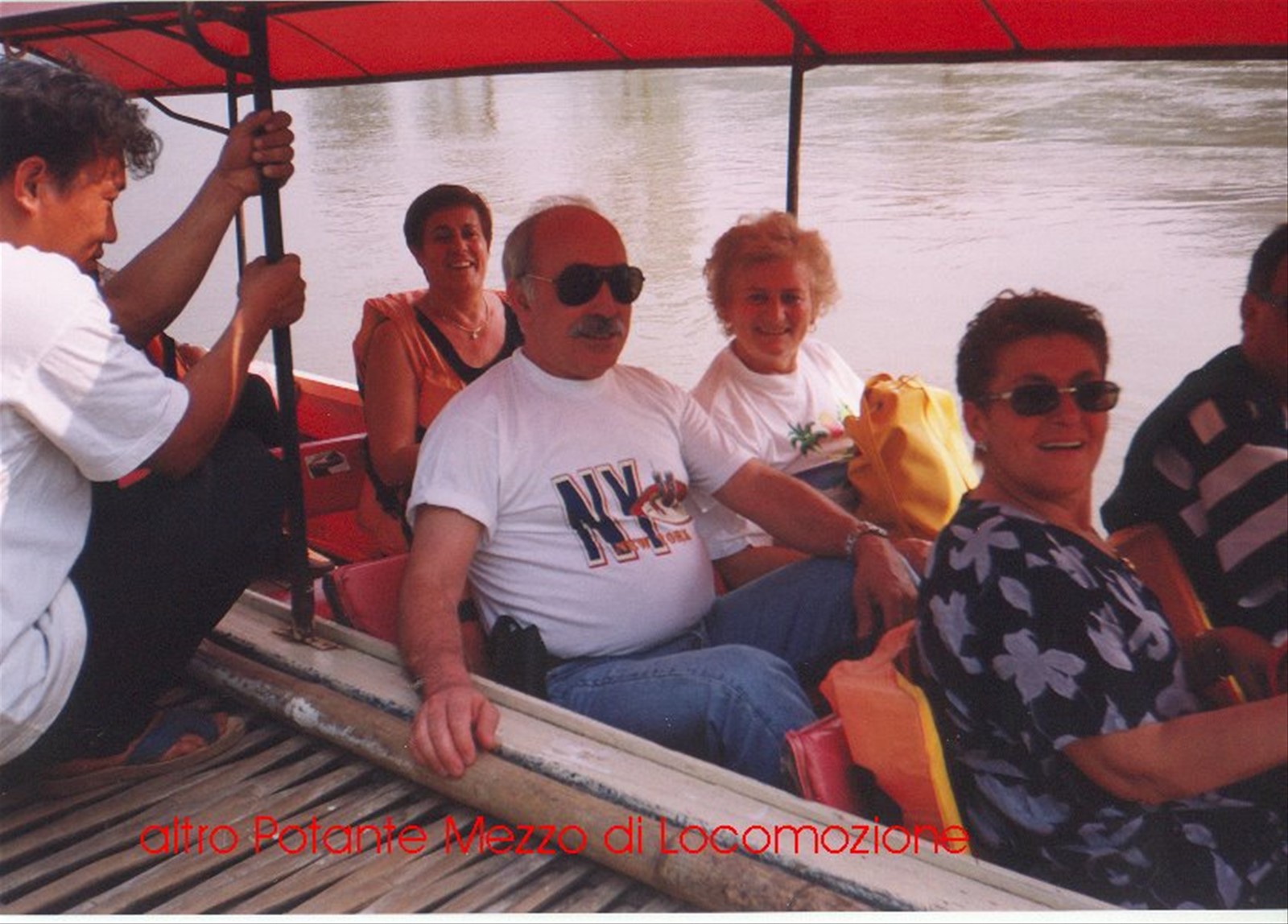 Si naviga in canoa