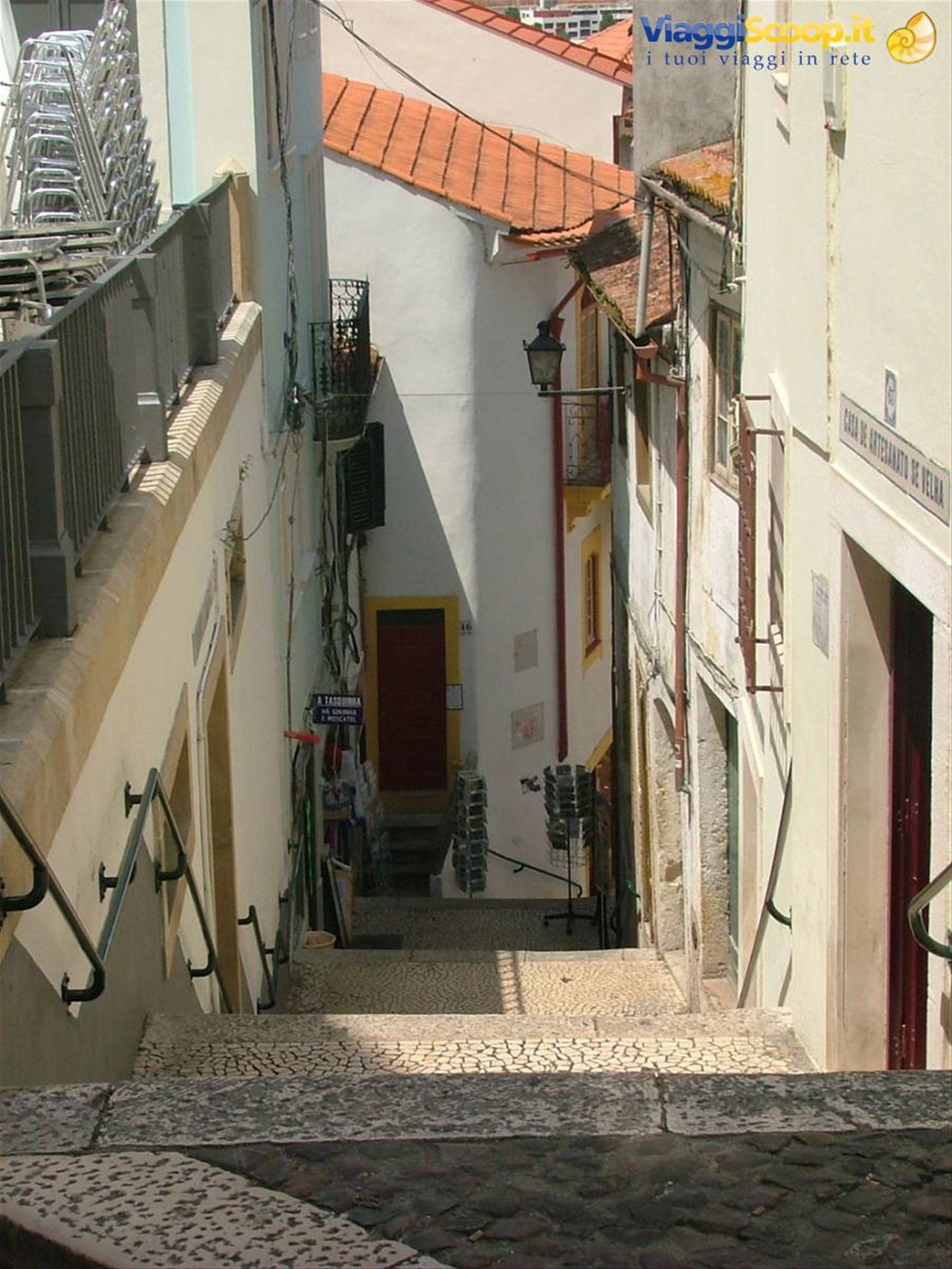 Coimbra, rua Quebras-Costas (lett. via spezza-schiena..)