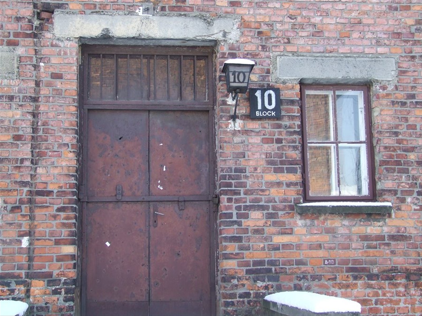 AUSCHWITZ