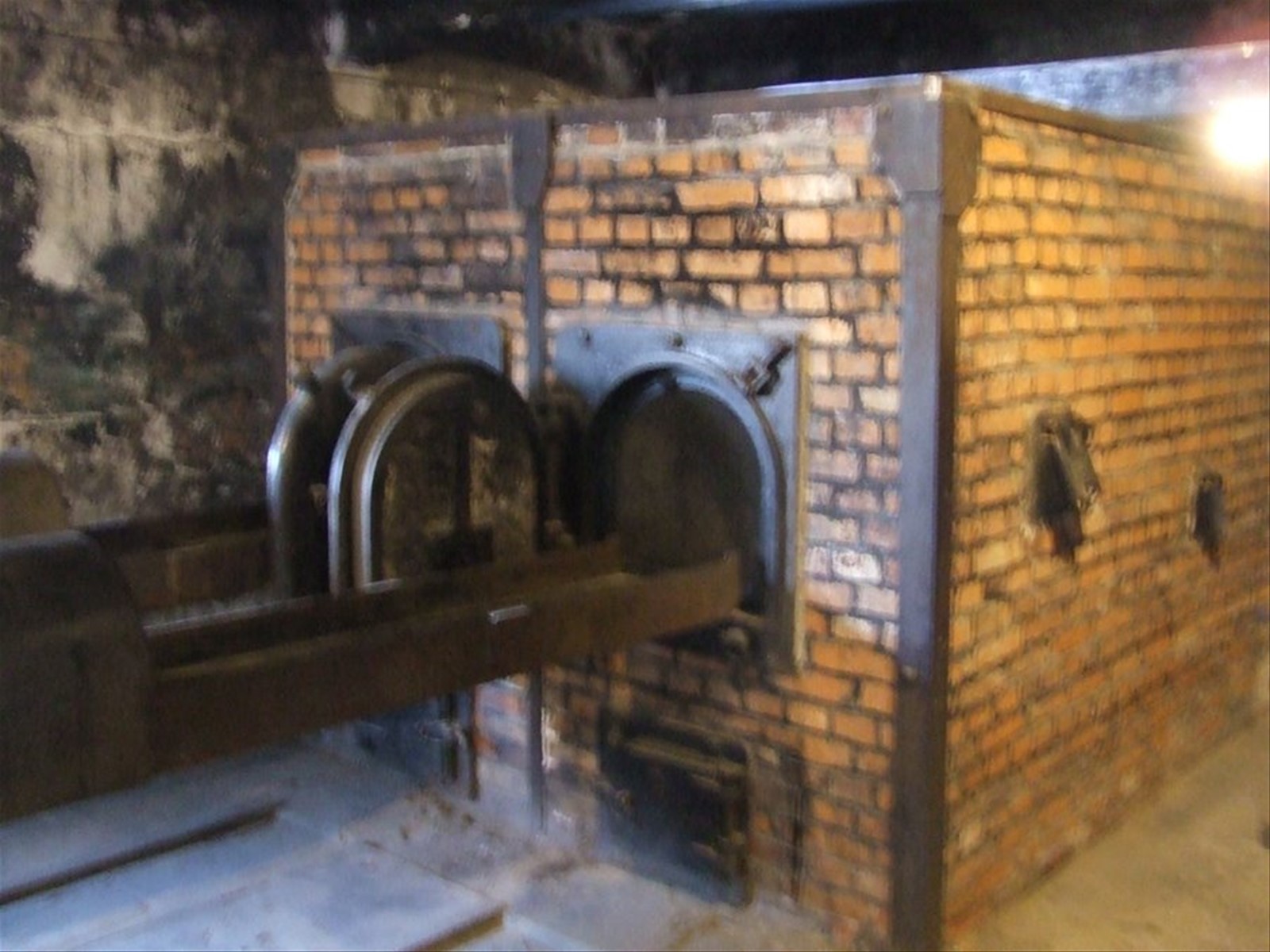 AUSCHWITZ