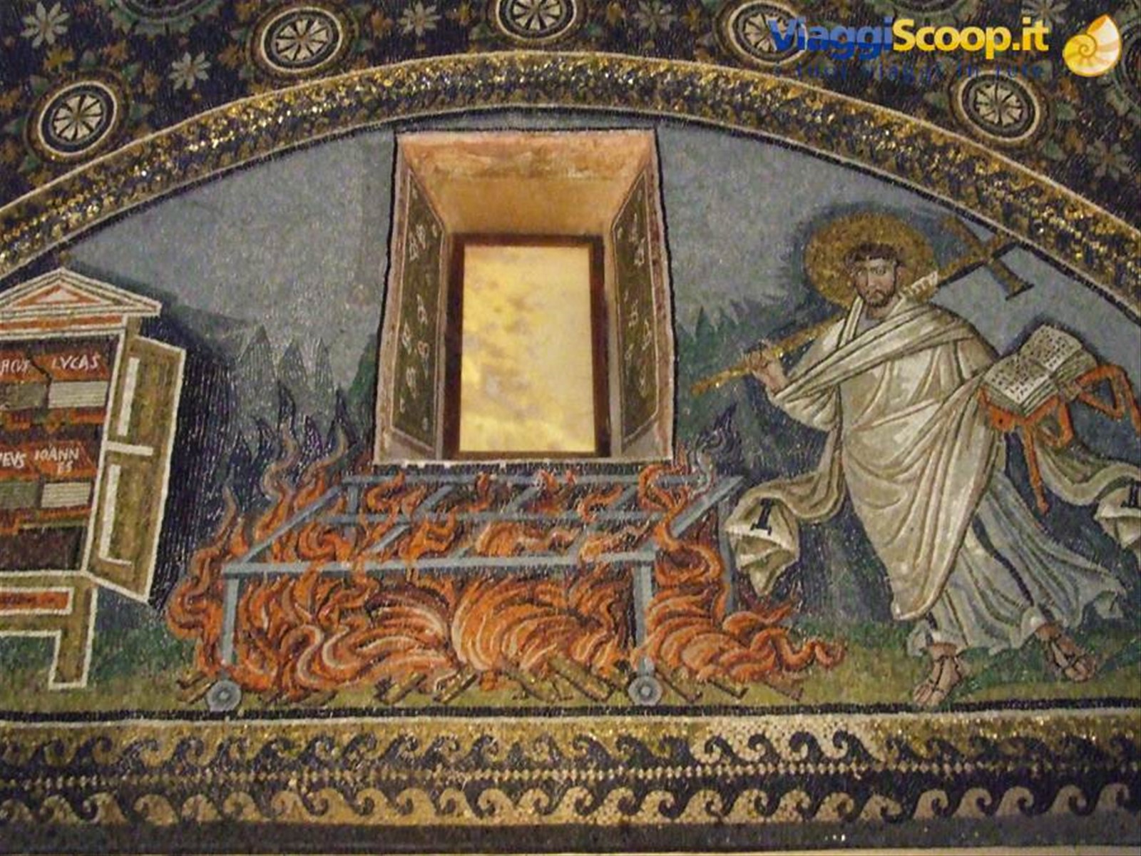 RAVENNA - Mausoleo di Galla Placidia : particolare dell'interno