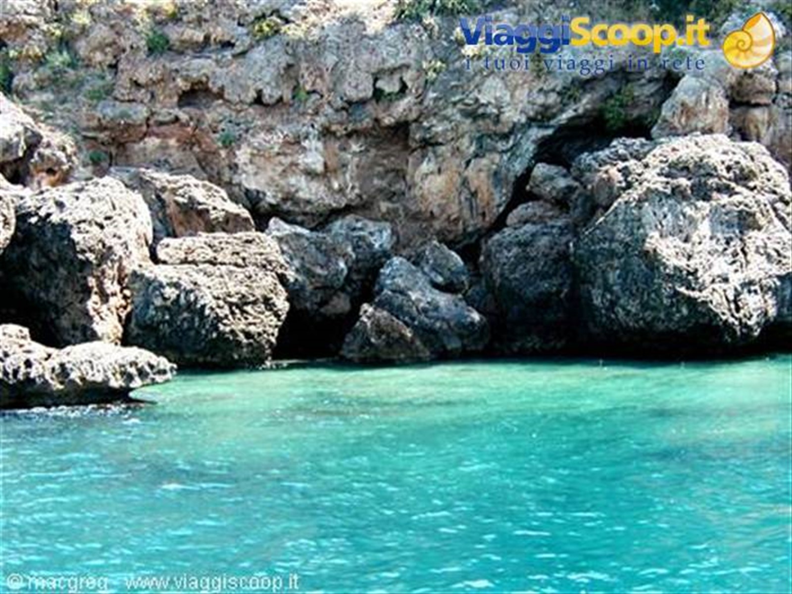 La costa e il mare vicino al centro