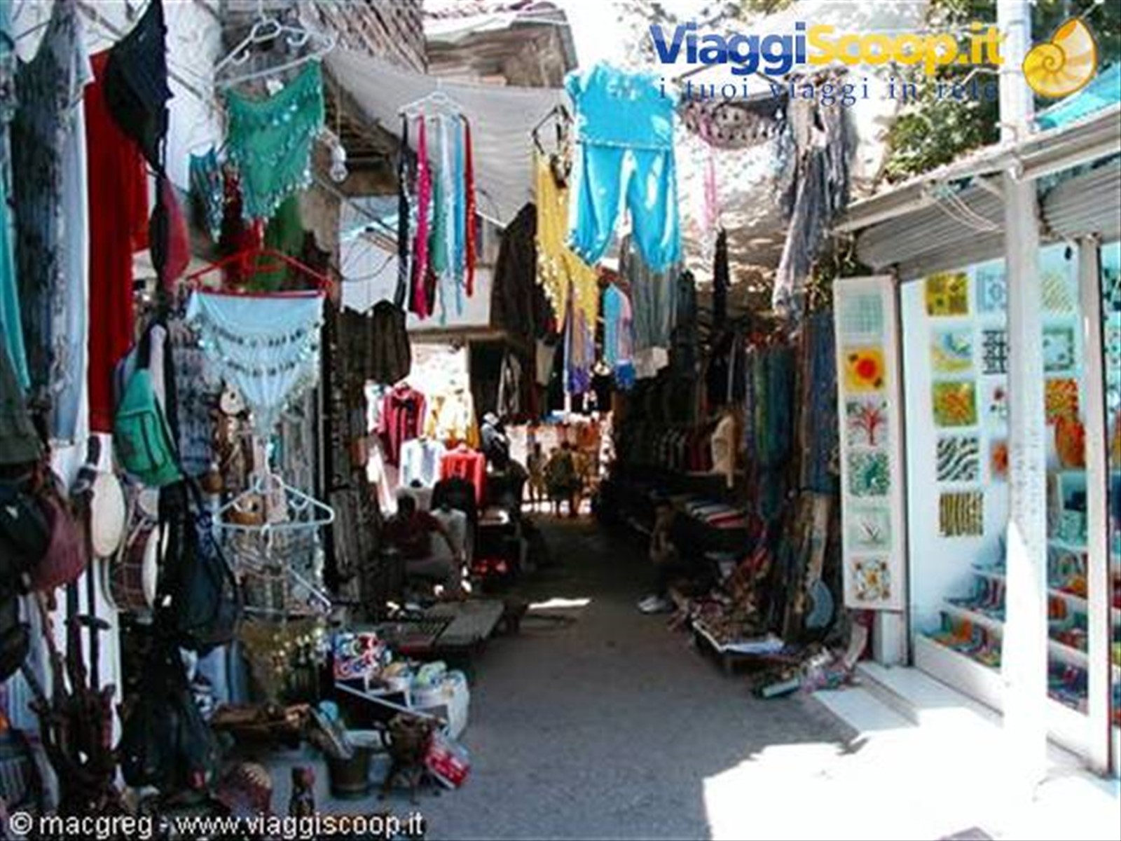 I vicoli di Kaleici con il souk