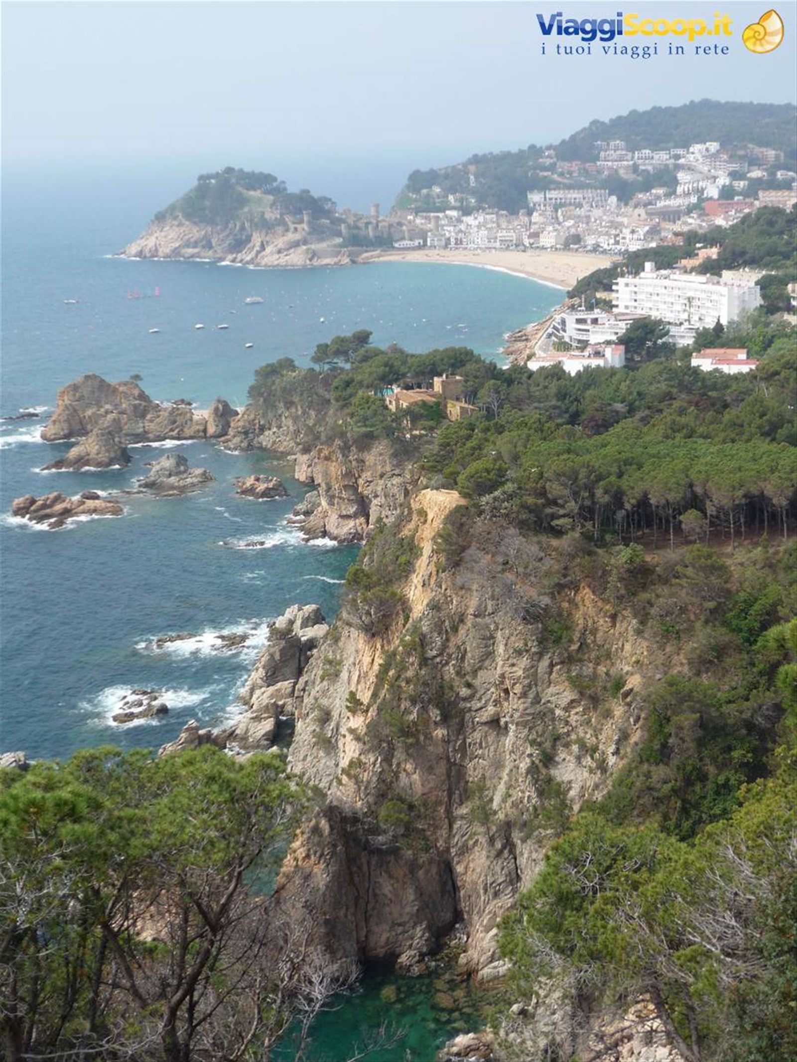 Panorama sulla Costa Brava con Tossa de Mar sullo sfondo