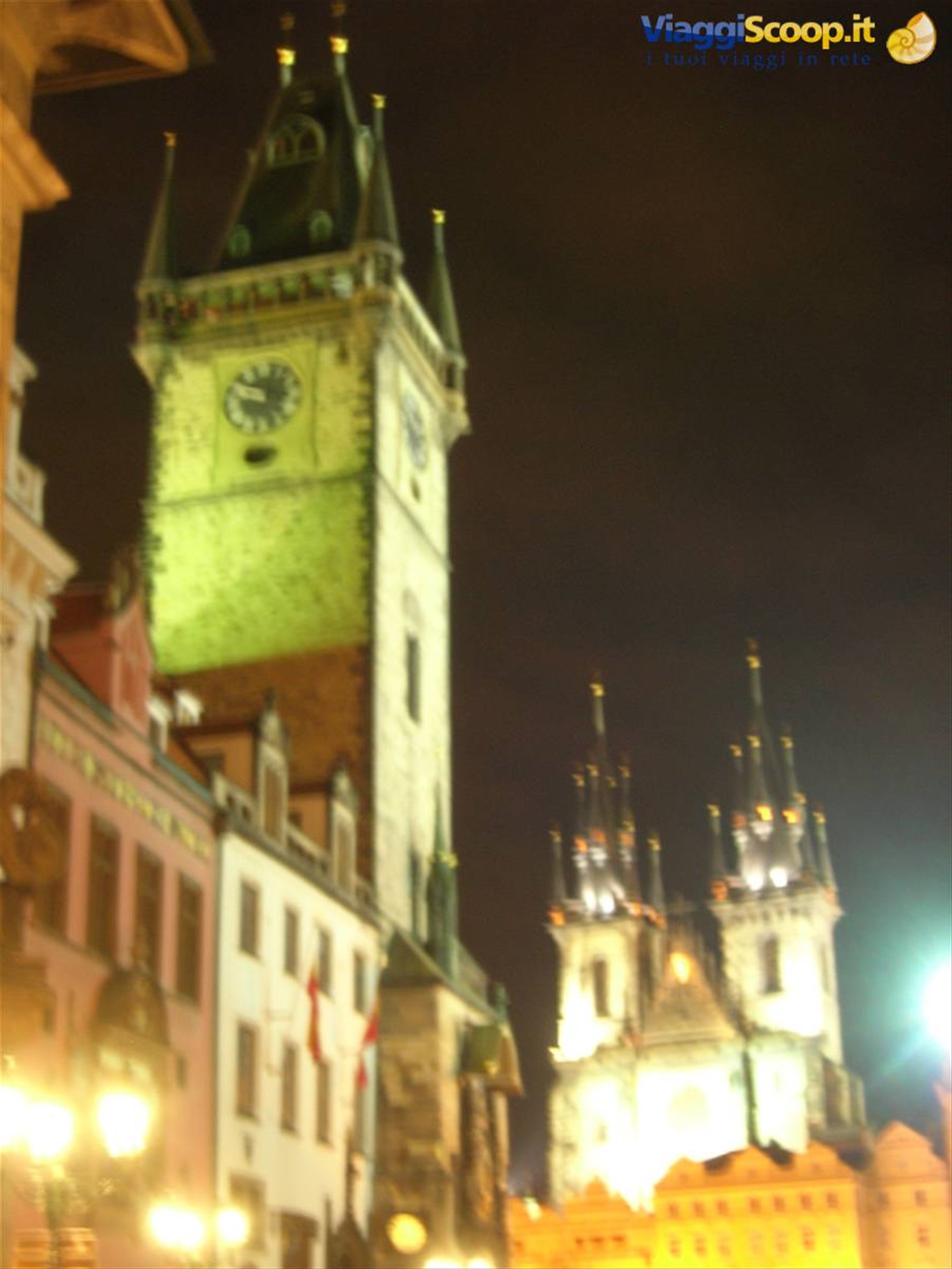Praga - piazza citta vecchia in notturna