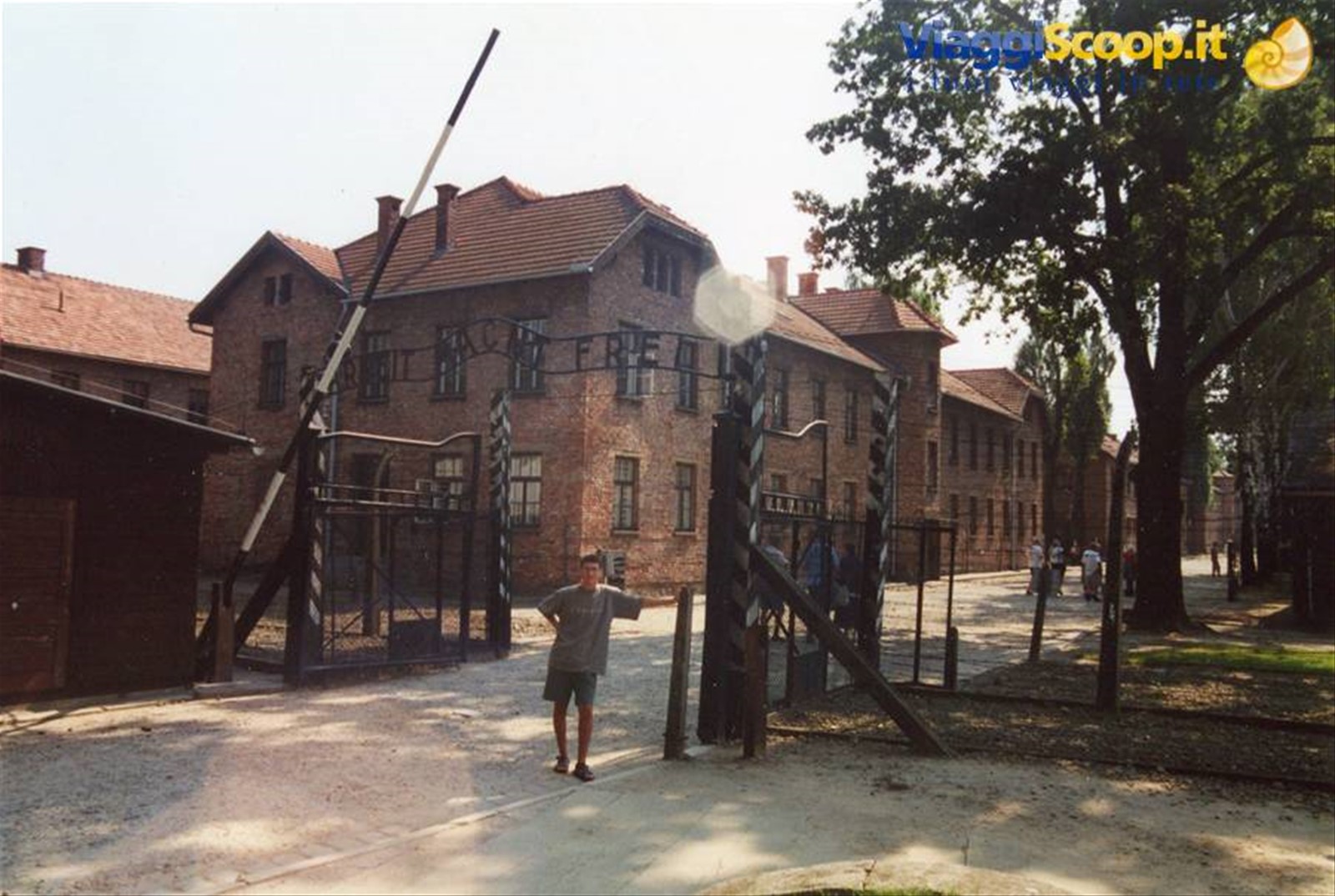 Auschwitz - entrata campo con la famosa scritta