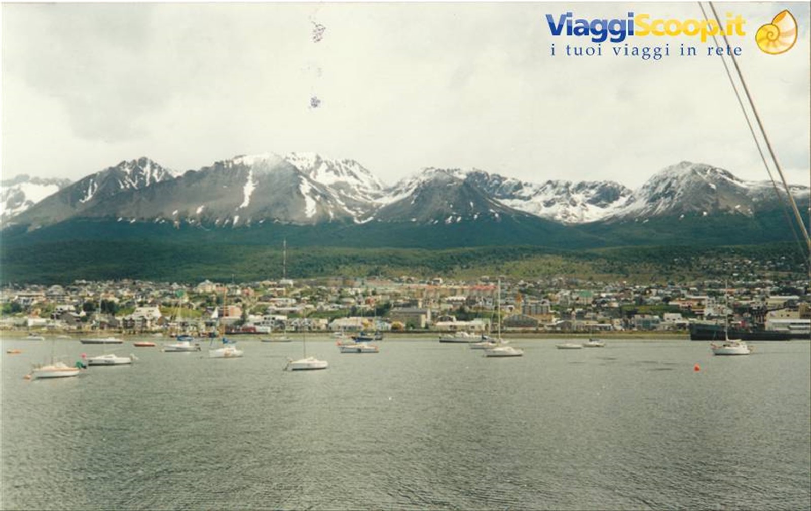 Ushuaia dal canale di Beagle