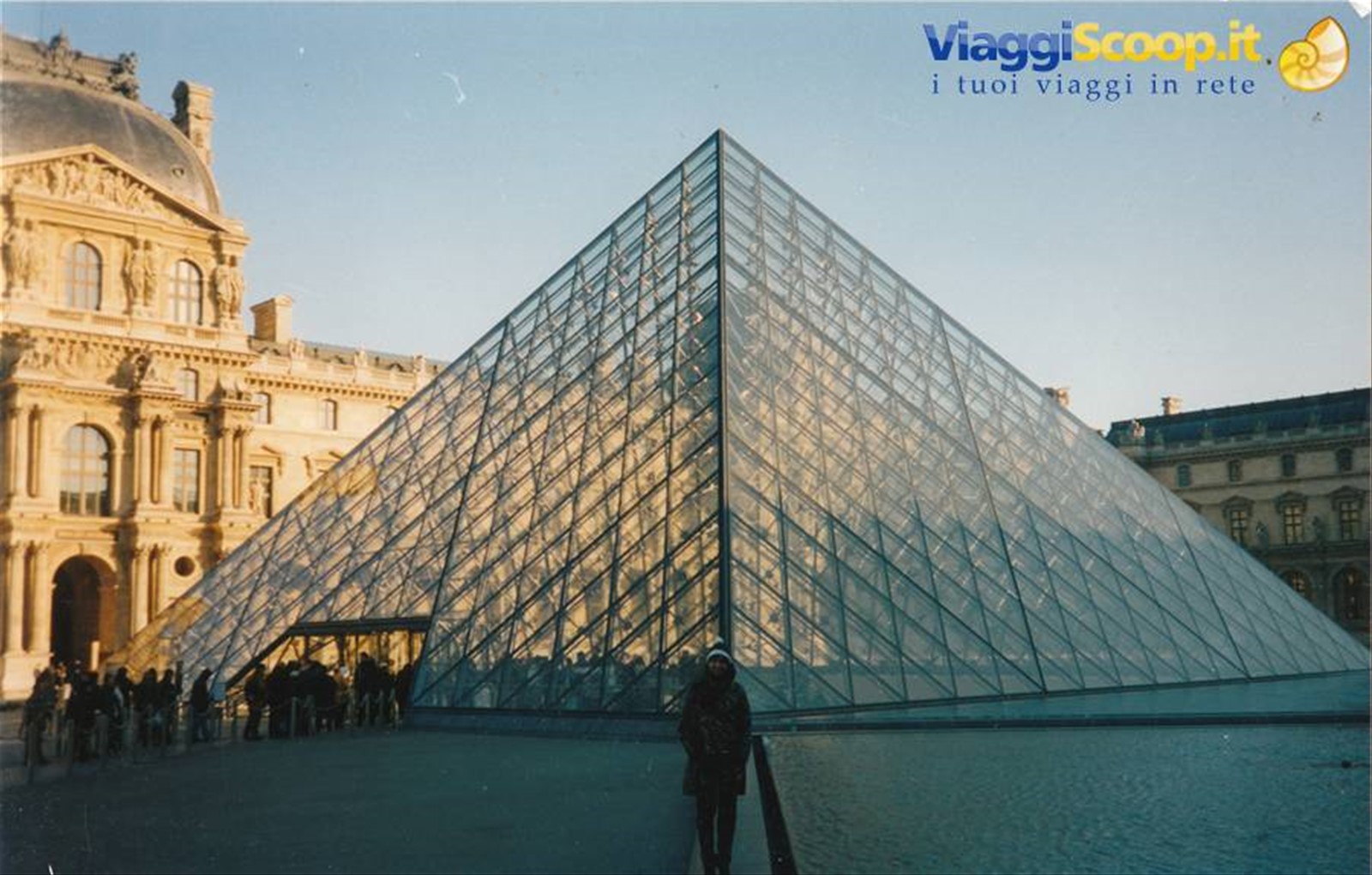 la Piramide del Louvre