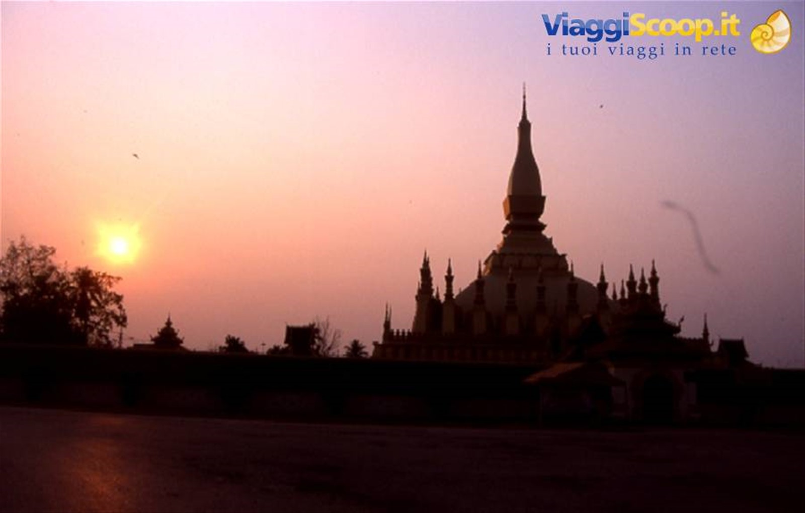 tramonto Pagoda d'oro