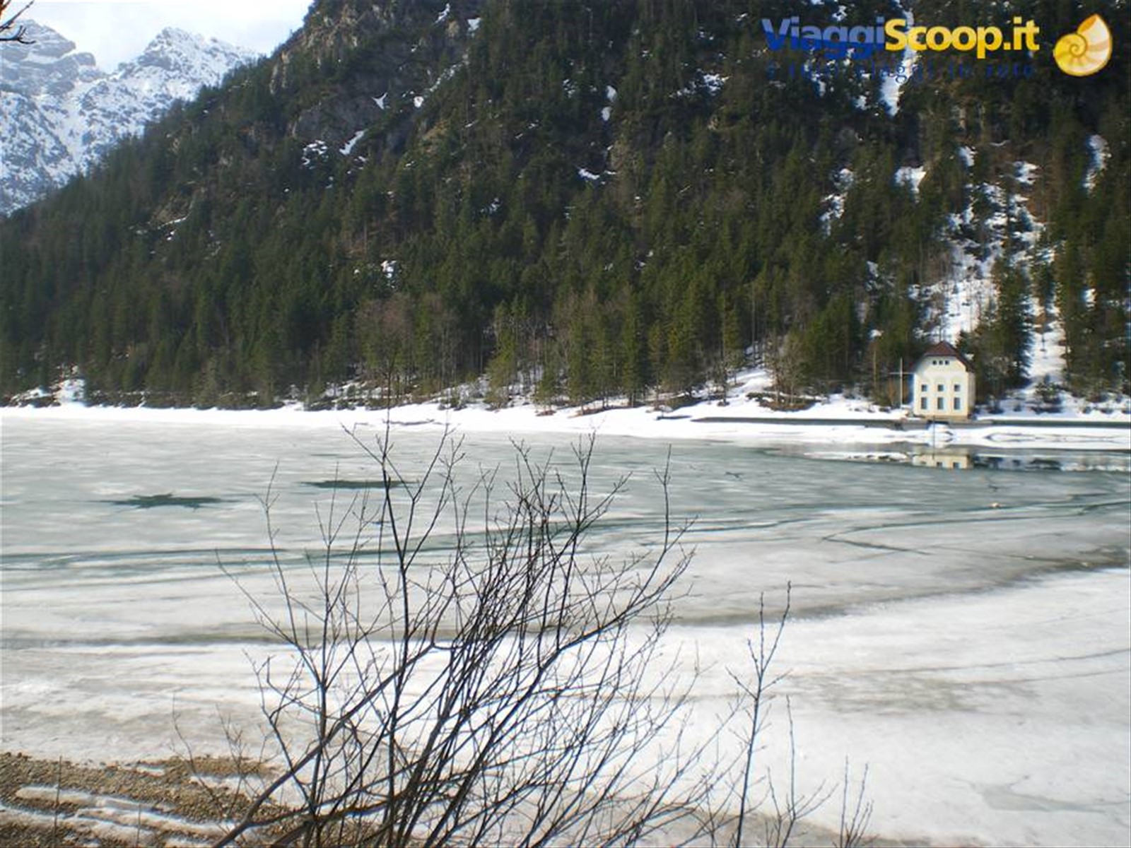 lago ghiacciato