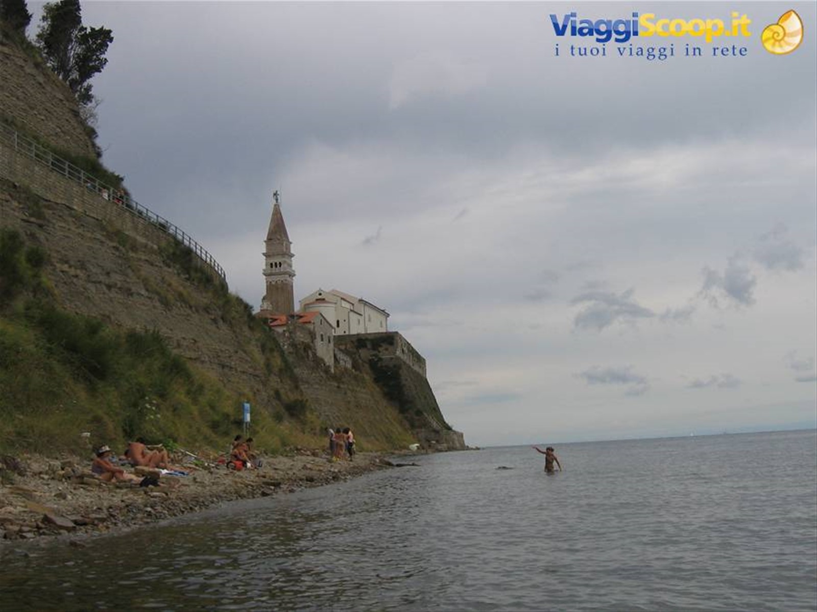 spiaggia naturale con vista del San Giorgio