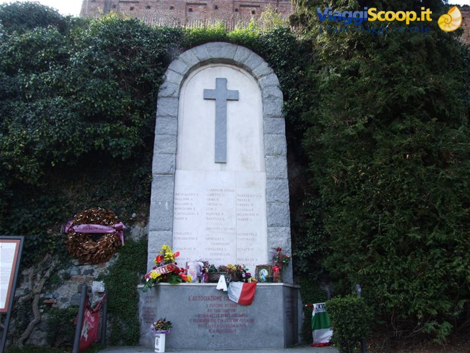 Lapide del Grande Torino in memoria delle vittime della Tragedia di Superga del 4 Maggio 1949