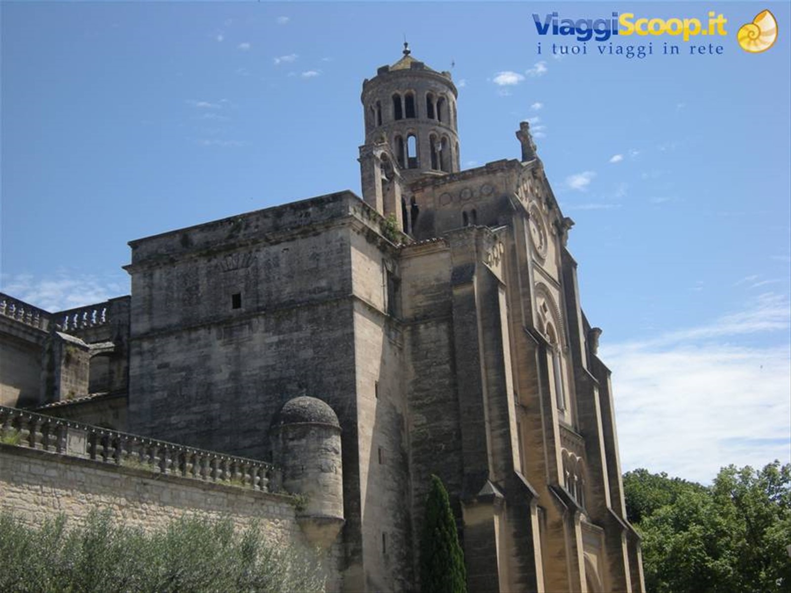 Uzes