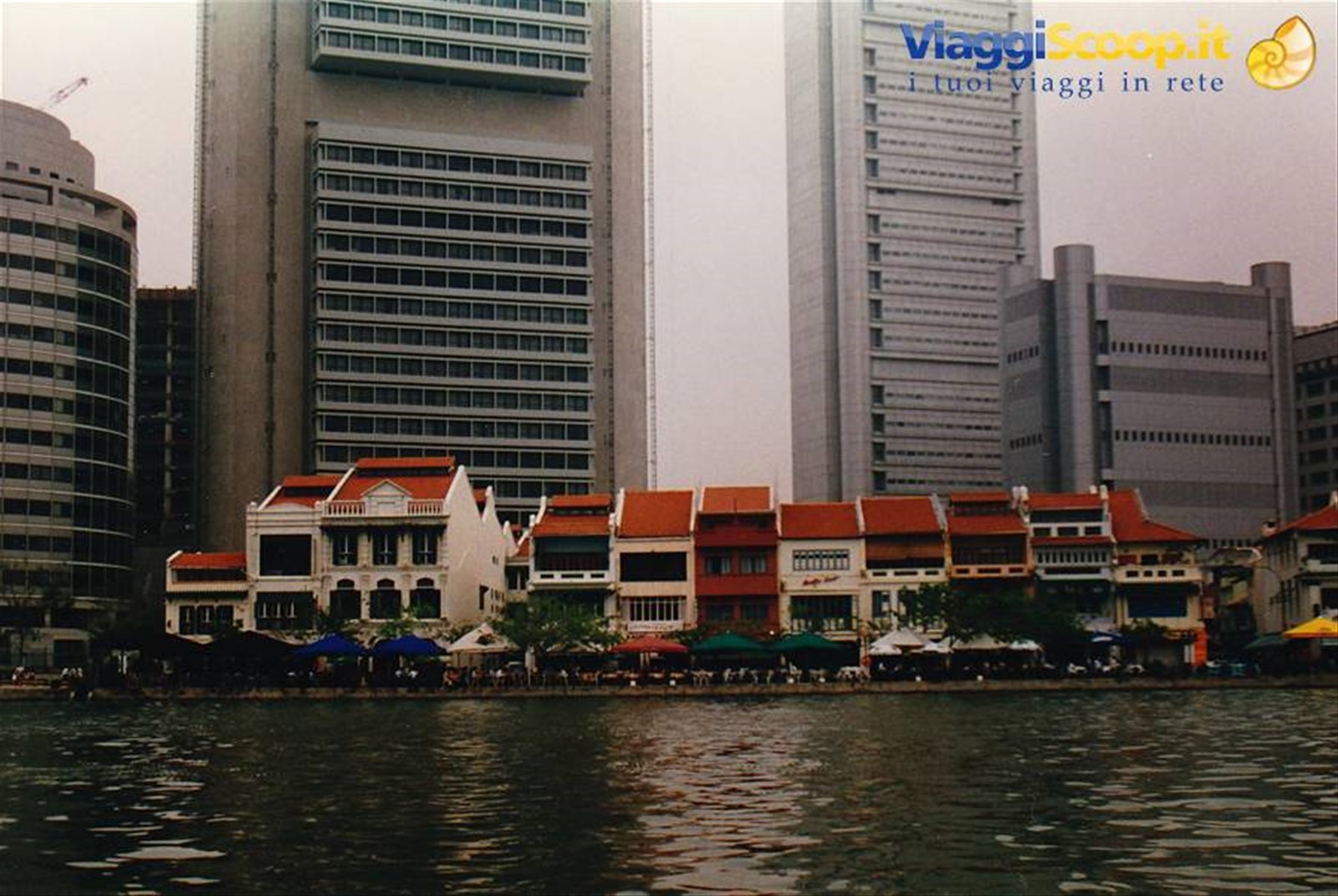 Boat Quay ( zona dei ristoranti da tutto il mondo )