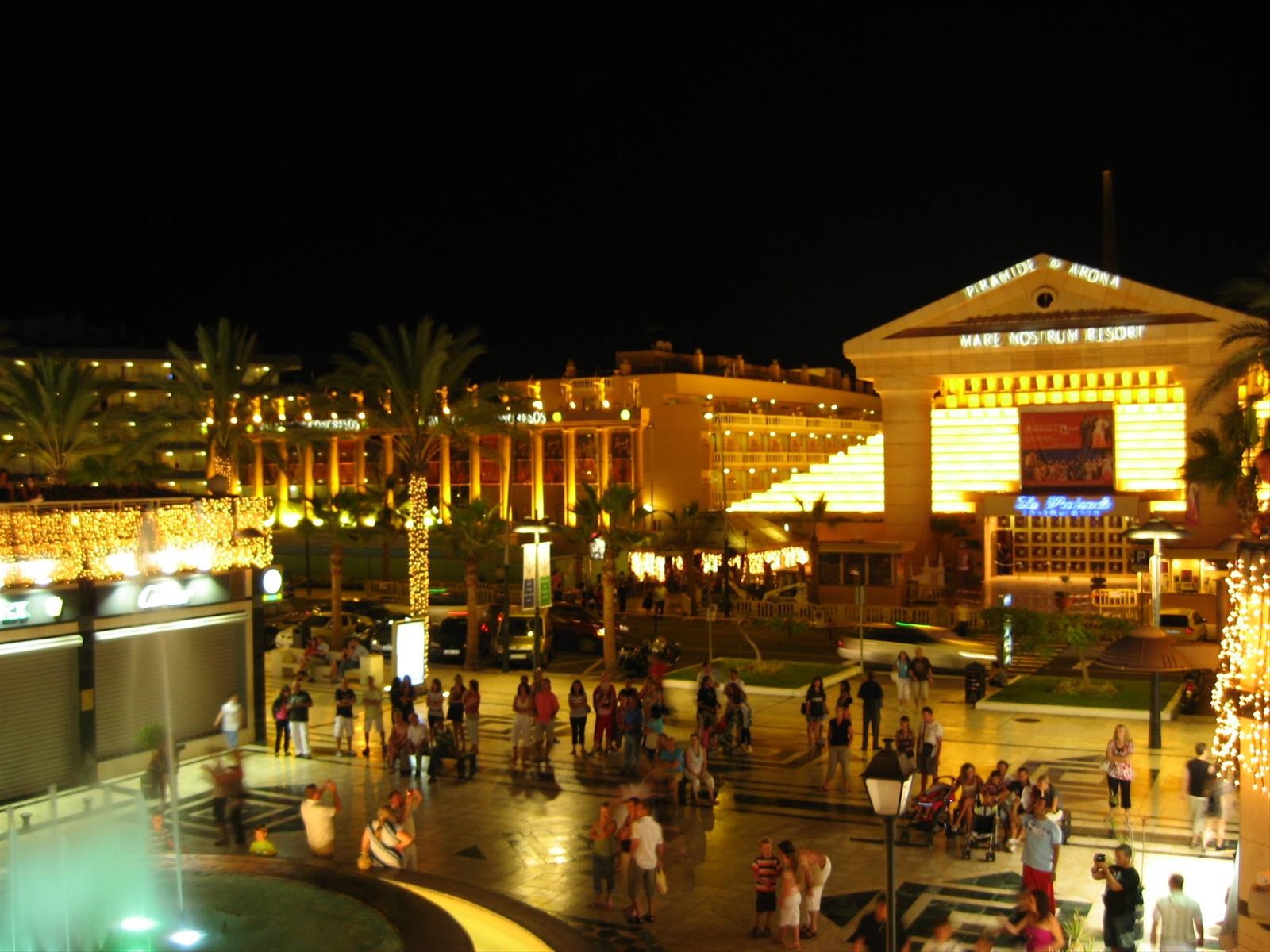 las americas by night