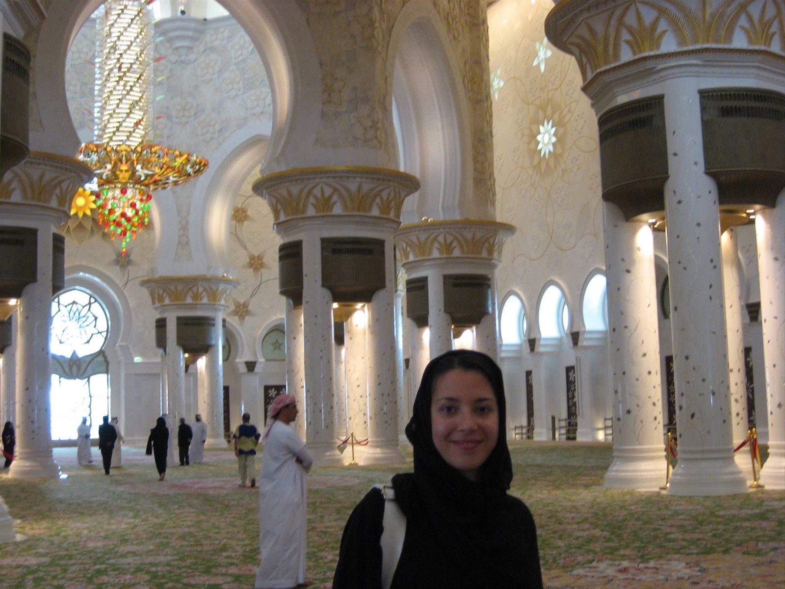 all'interno della moschea di Abu Dhabi