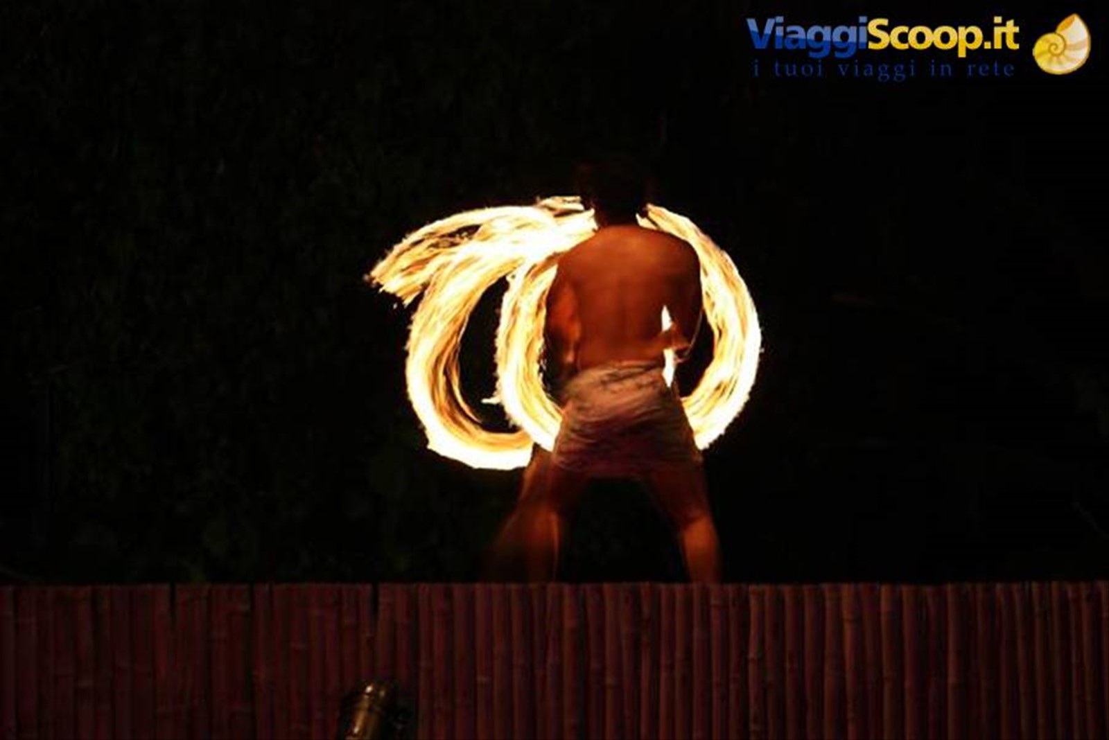 12/12/08 Phuket Stunt Show Giocoliere col fuoco