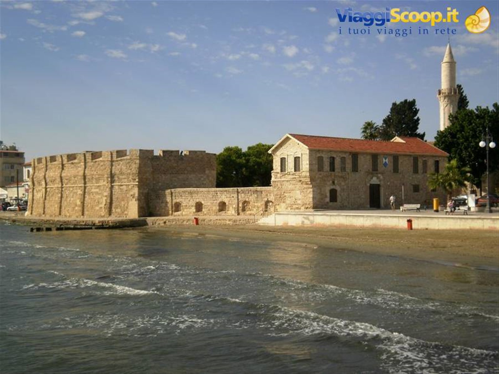 Il forte e la moschea di Larnaca