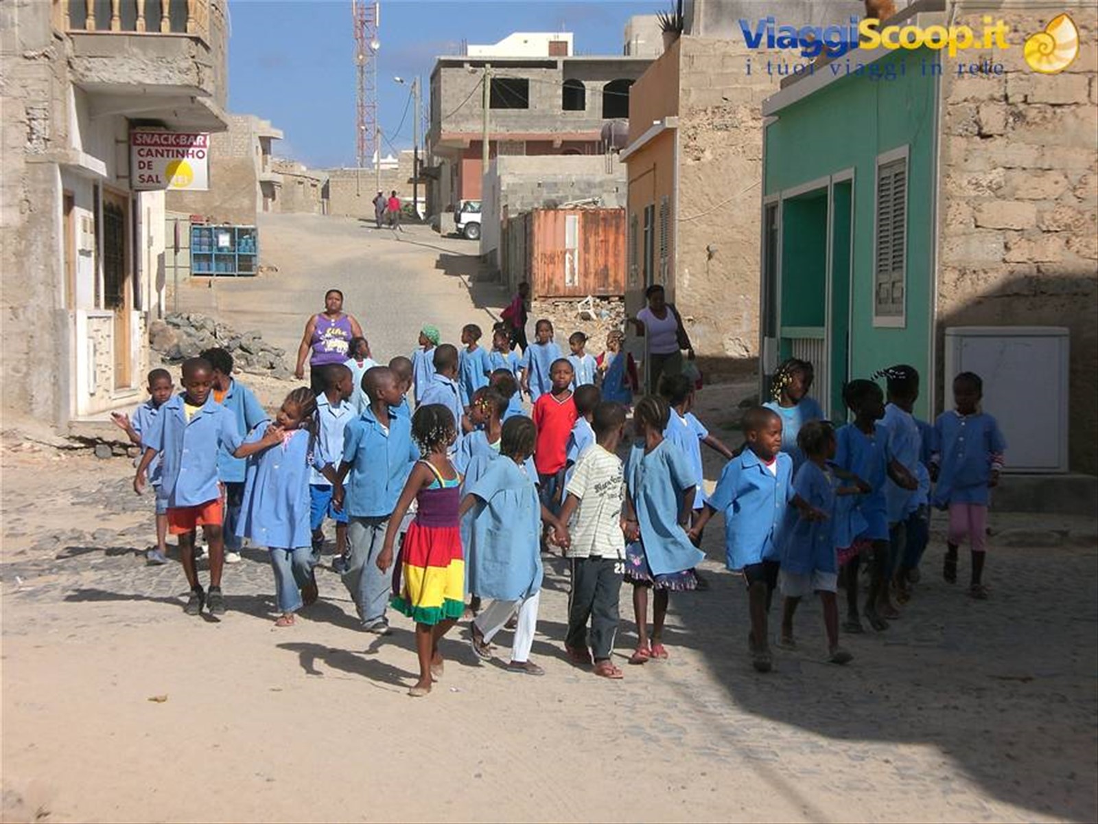 Bambini verso scuola