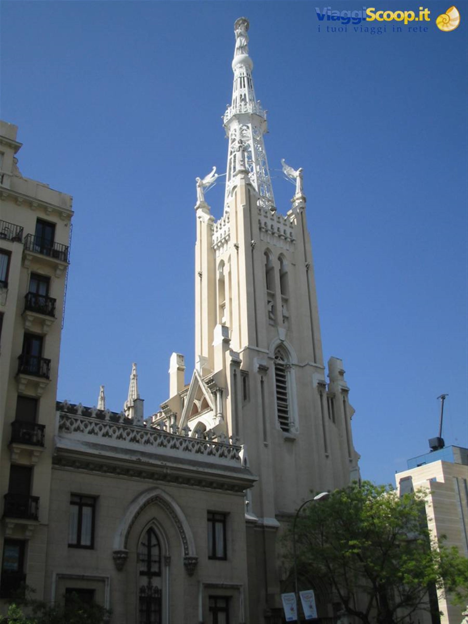 Chiesa sulla via Alcalà