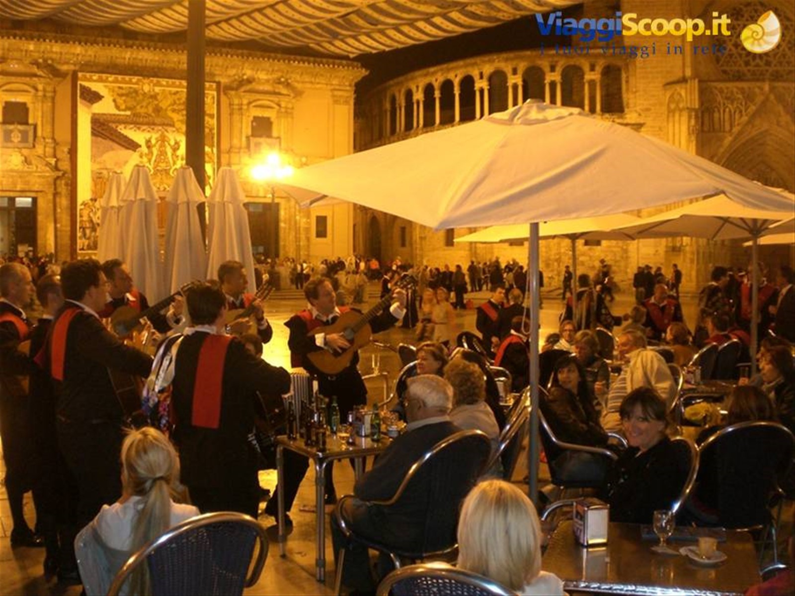 Piazza de la Virgin by night