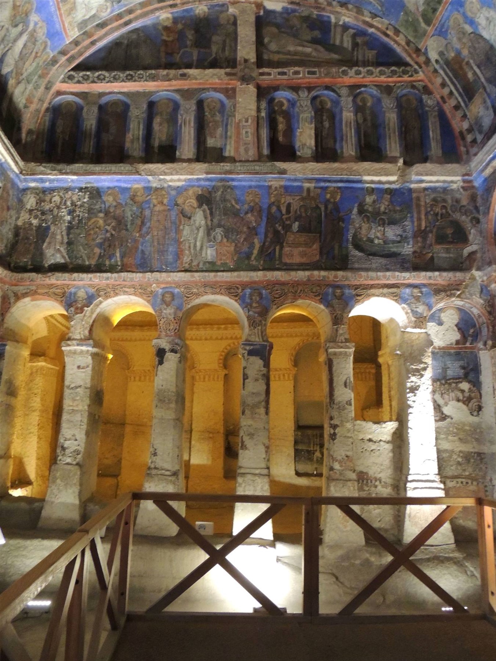 Le chiese rupestri di Goreme - interno della chiesa di Tokali