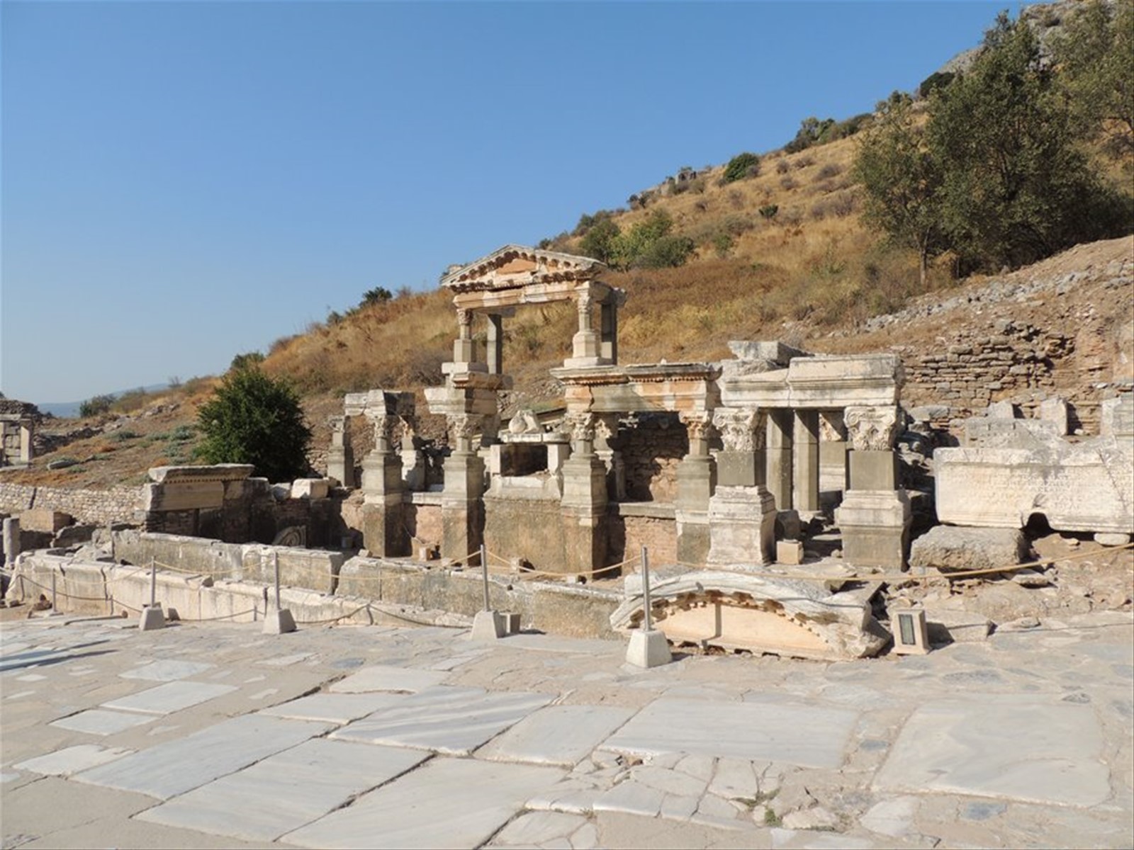 Efeso - il Tempio di Traiano