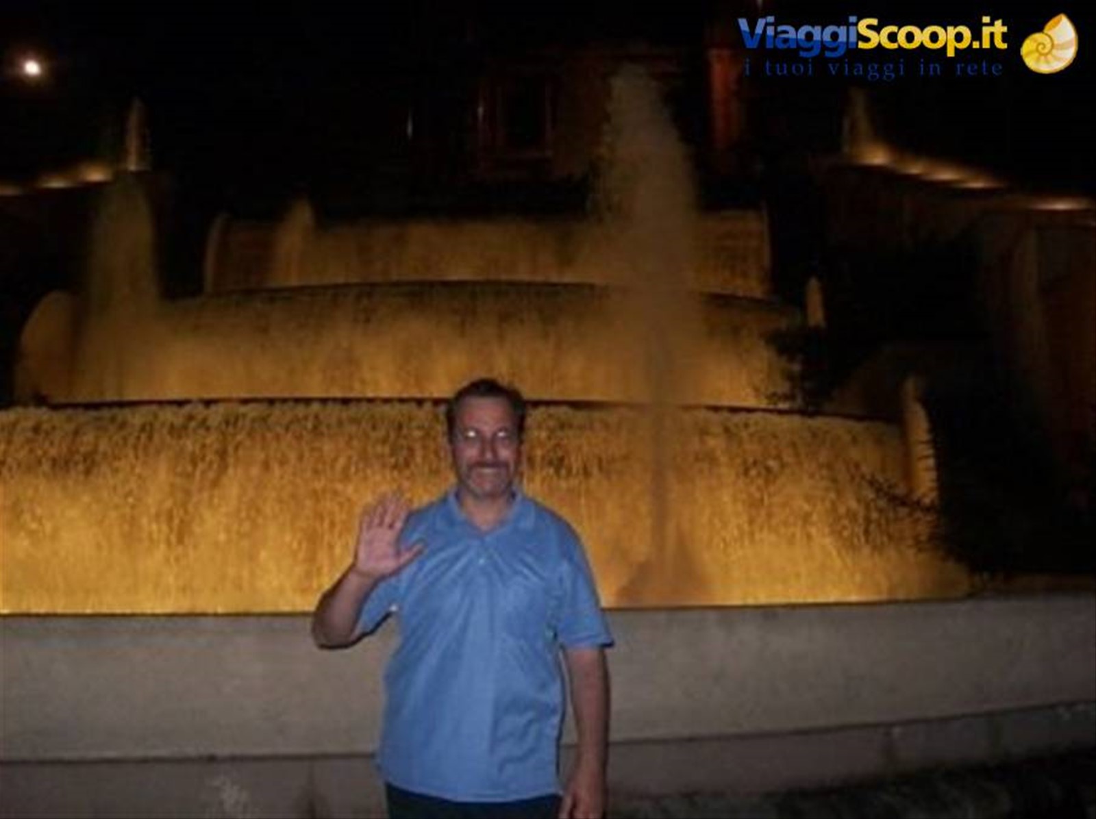 Stefano davanti la fontana magica