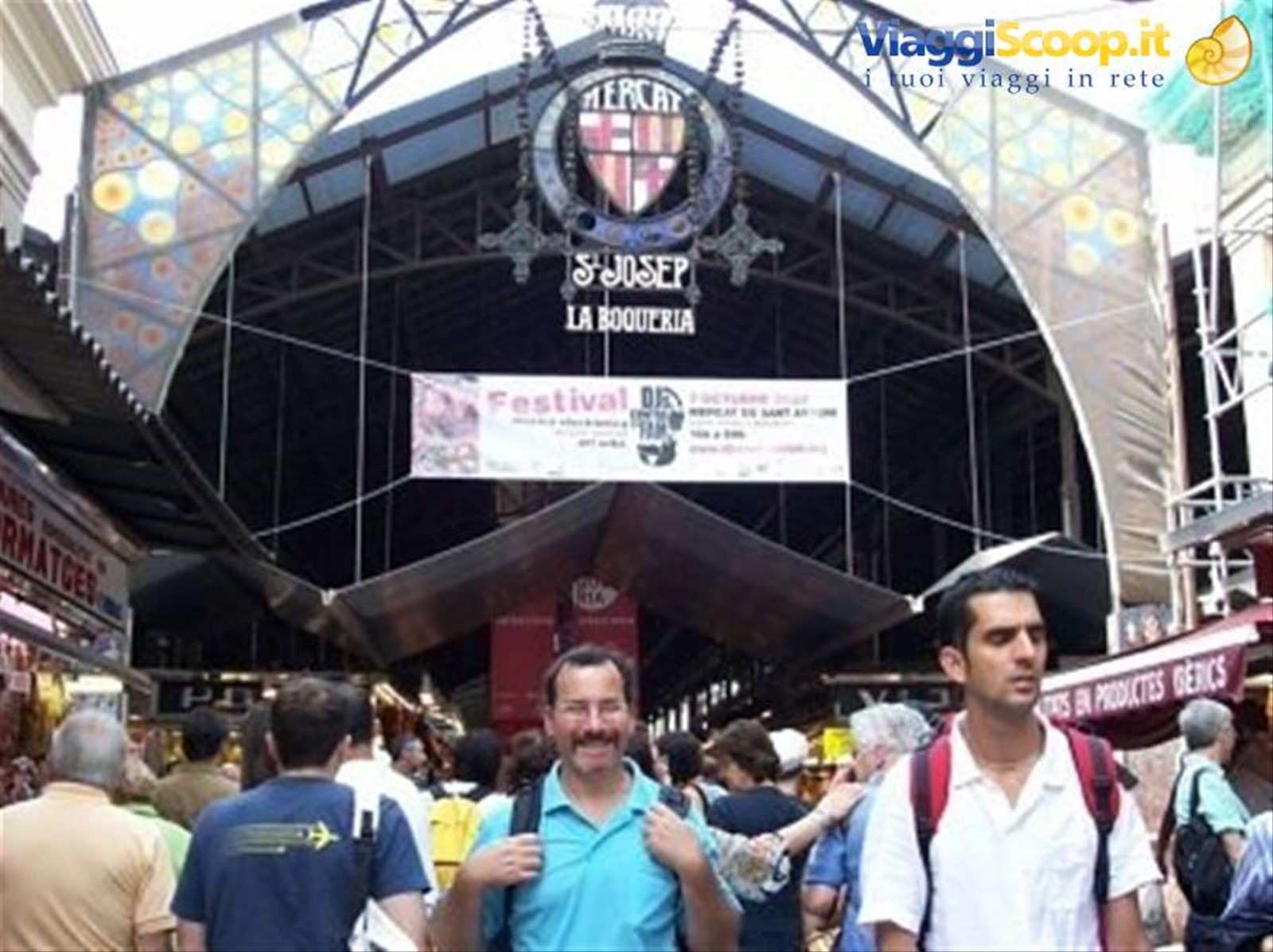 Davanti il mercato della Boqueria