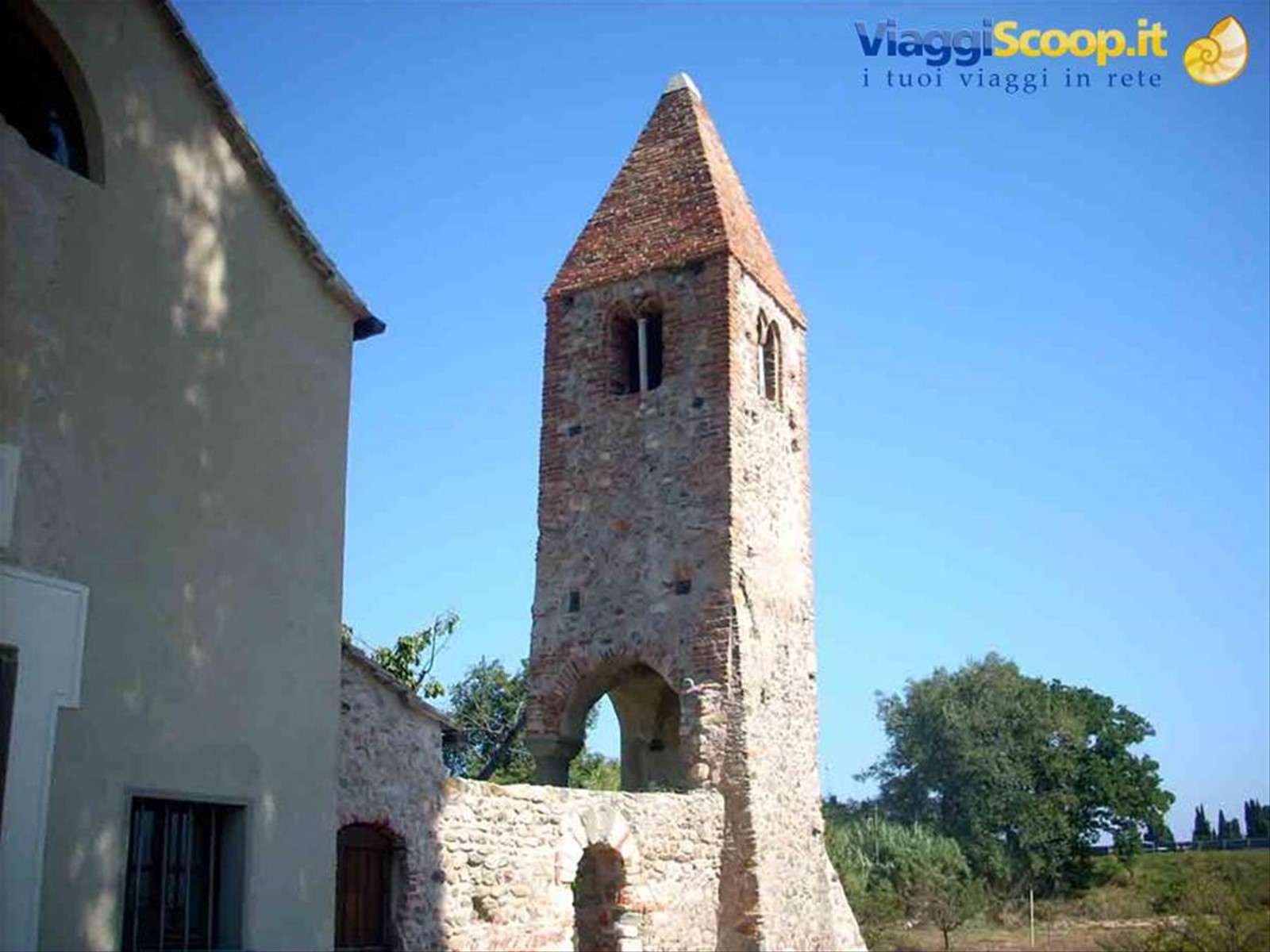 L'antico campanile della chiesa di San Pietro in Carpignano