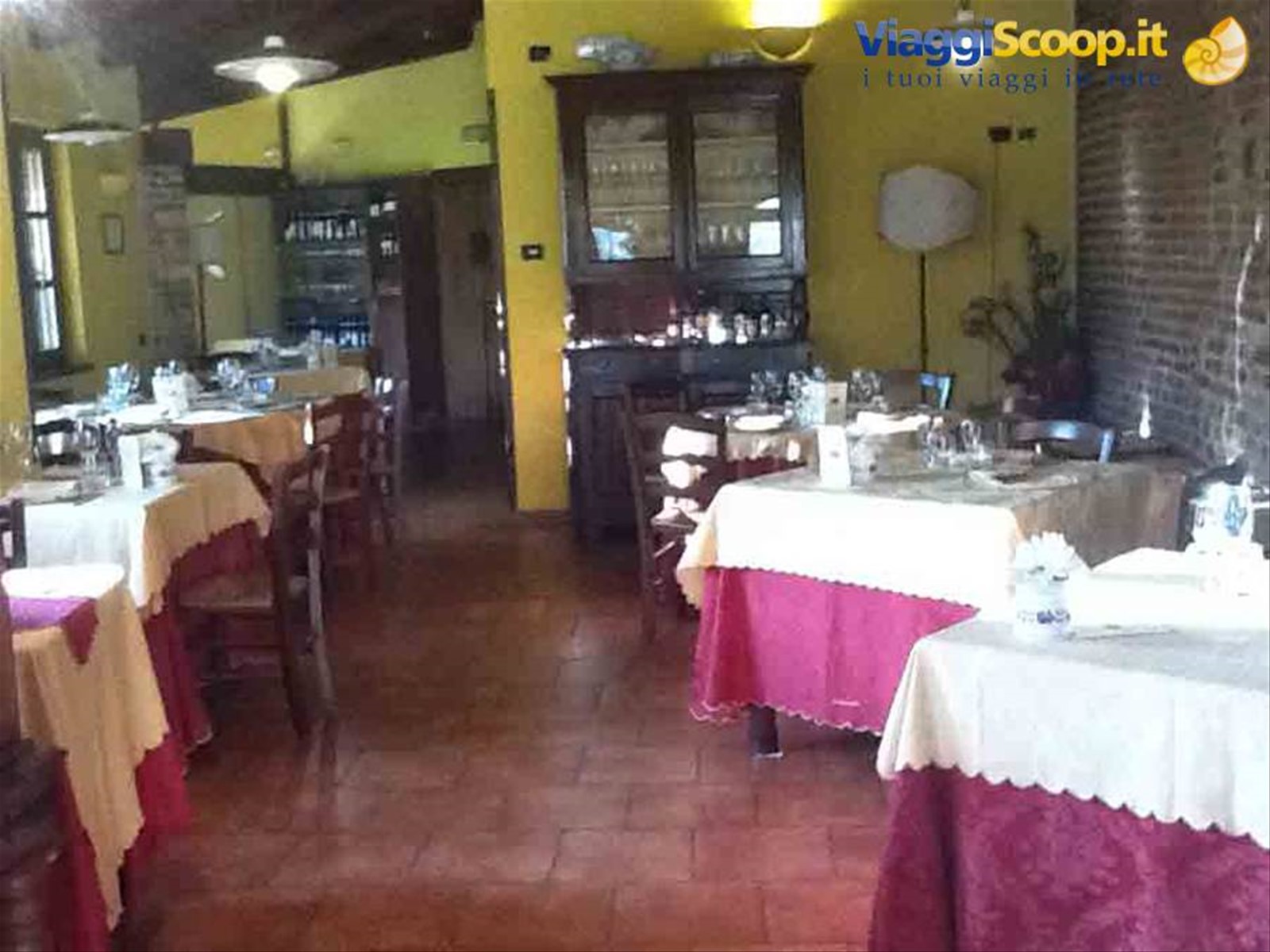 Presso la sala del ristorante del Mulino del Casale