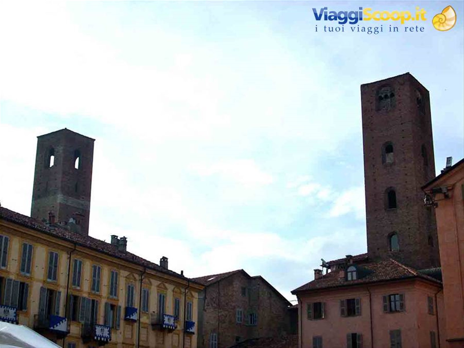 Veduta delle torri in centro