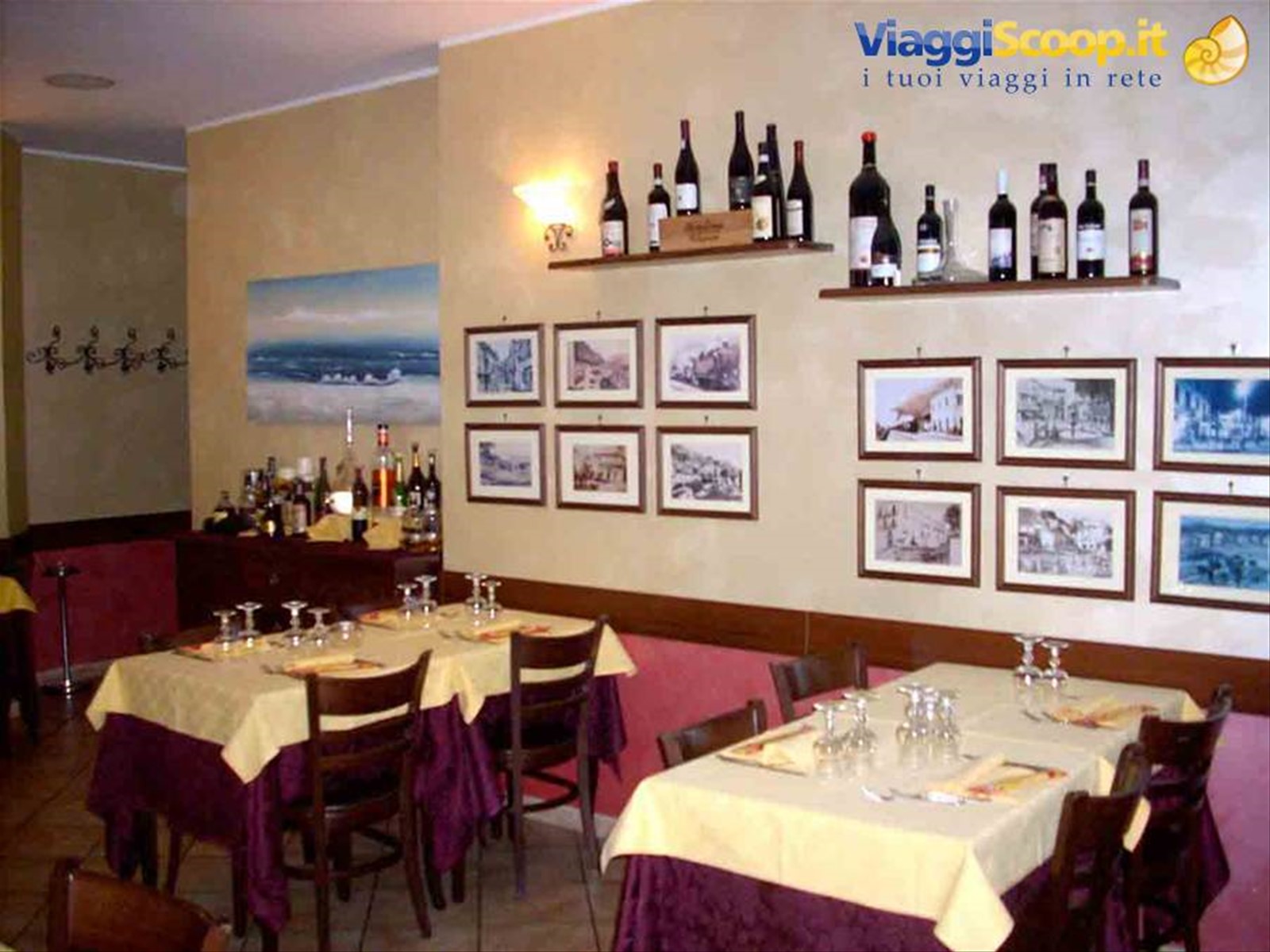 Presso la sala del Ristorante Happy Moments