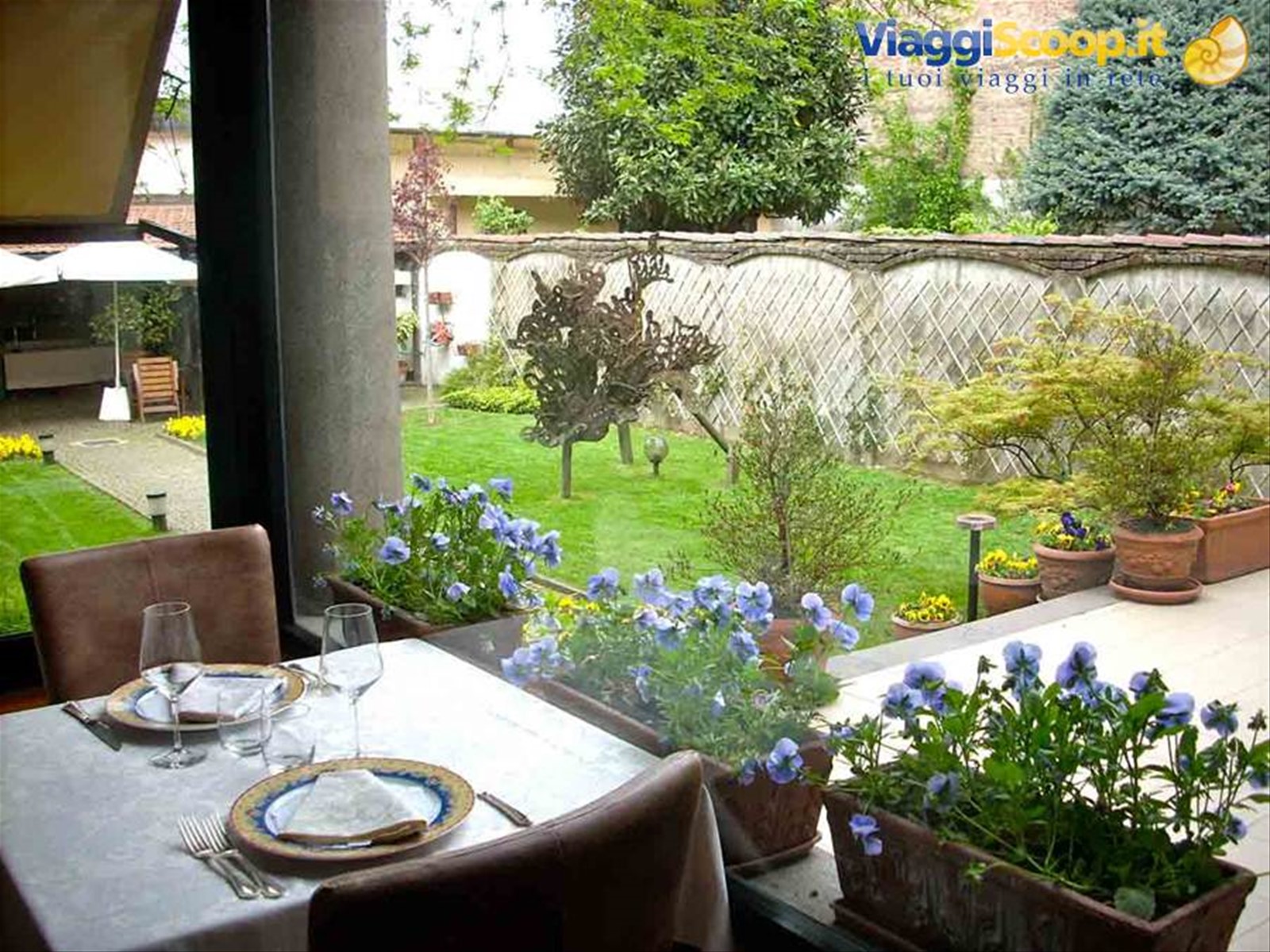 Tavoli vista giardino presso l'Hotel Ristorante Giardinetto