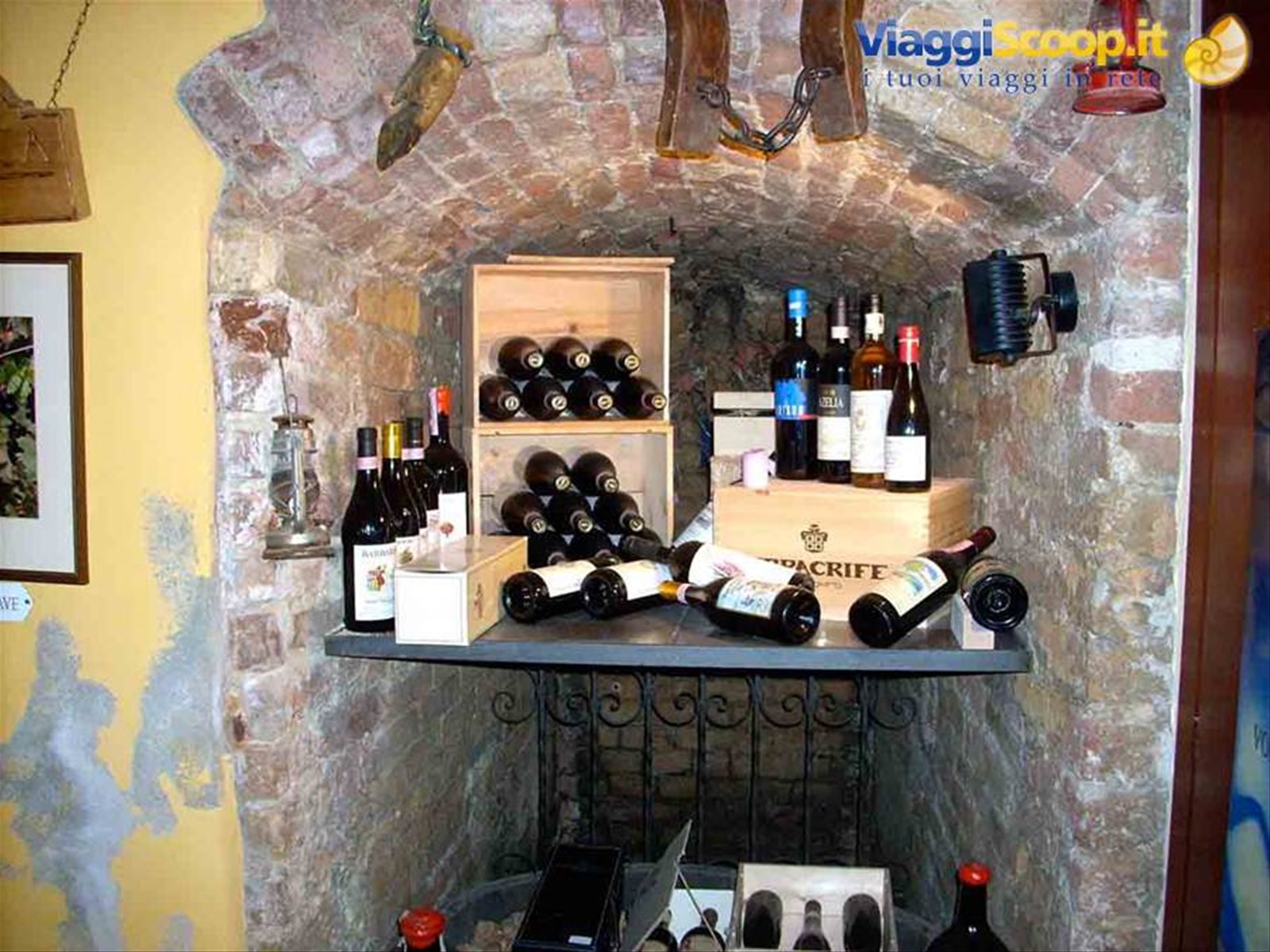 Un angolo della caratteristica Enoteca Caffè Roma