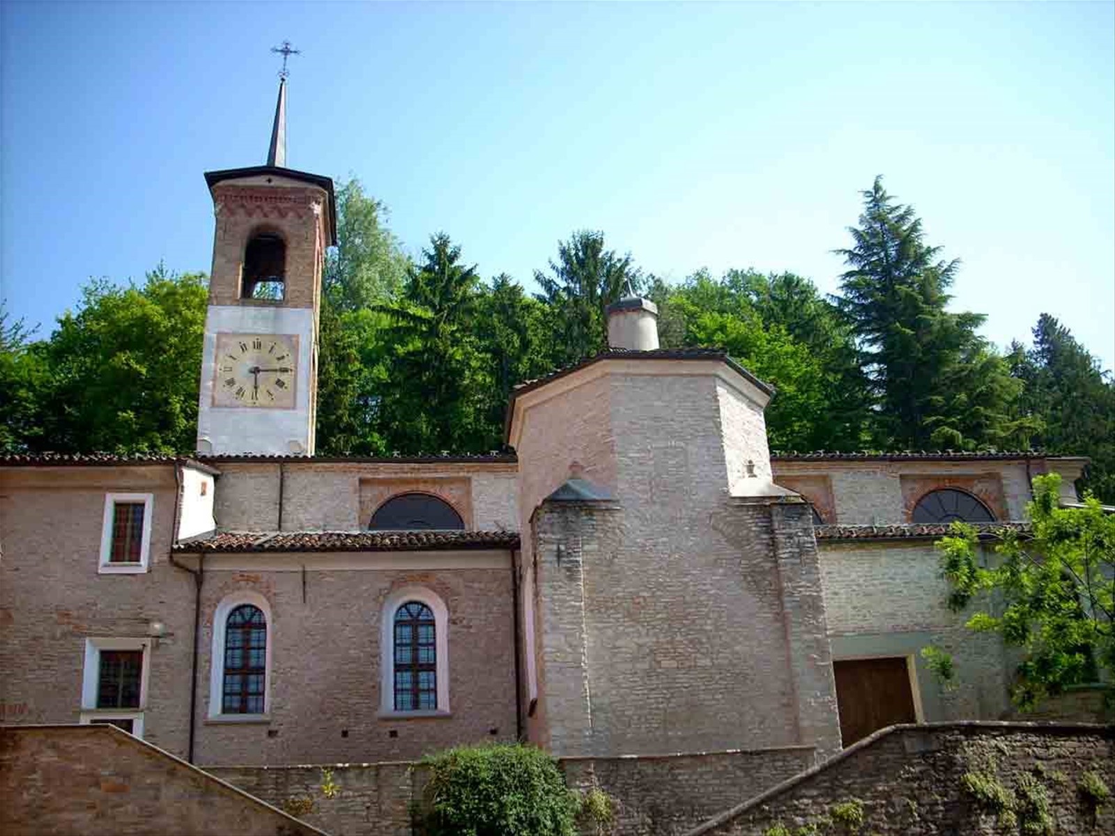 Veduta dell'antica parrocchiale dei S.S. Giacomo e Cristoforo, oggi Biblioteca