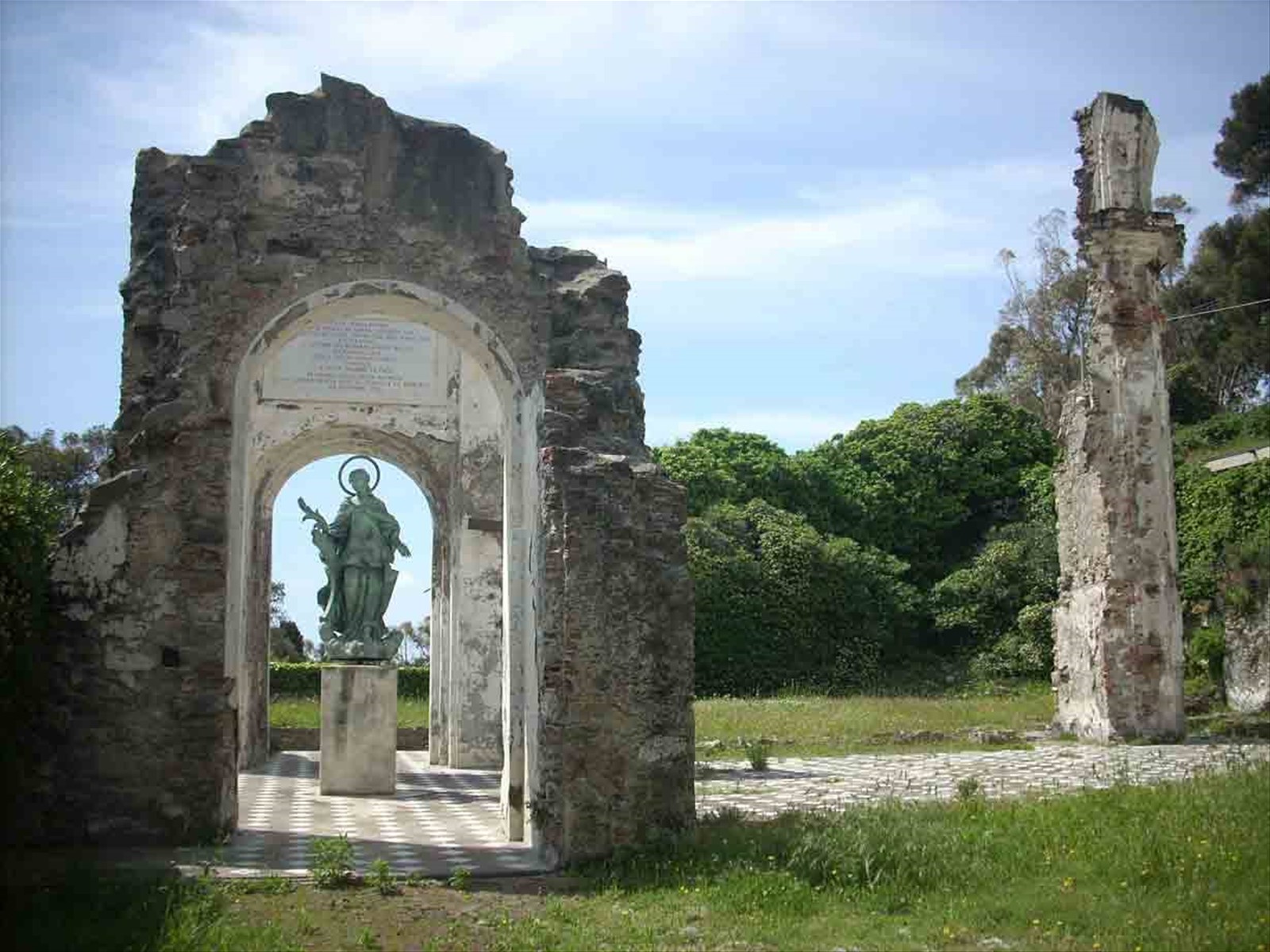 Le rovine dell'Oratorio di Santa Caterina