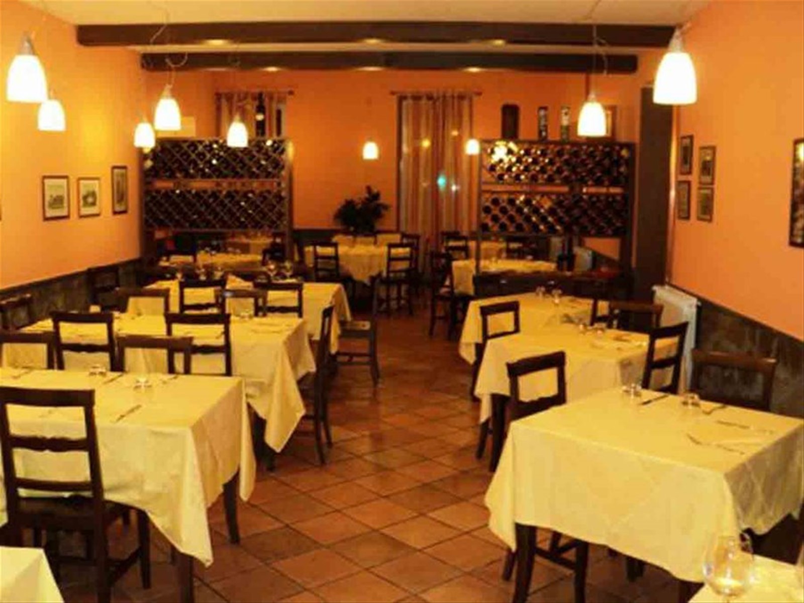 Nelle sale del Ristorante Ca' de Pitta