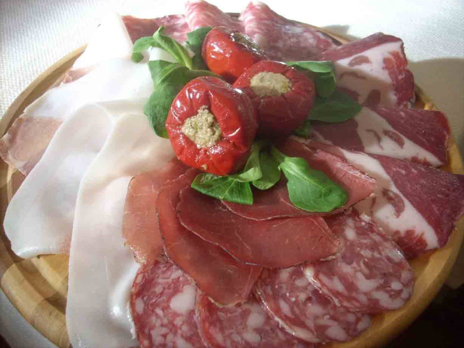Prelibatezze della Nuova Osteria Vialarda: il tagliere di salumi monferrini