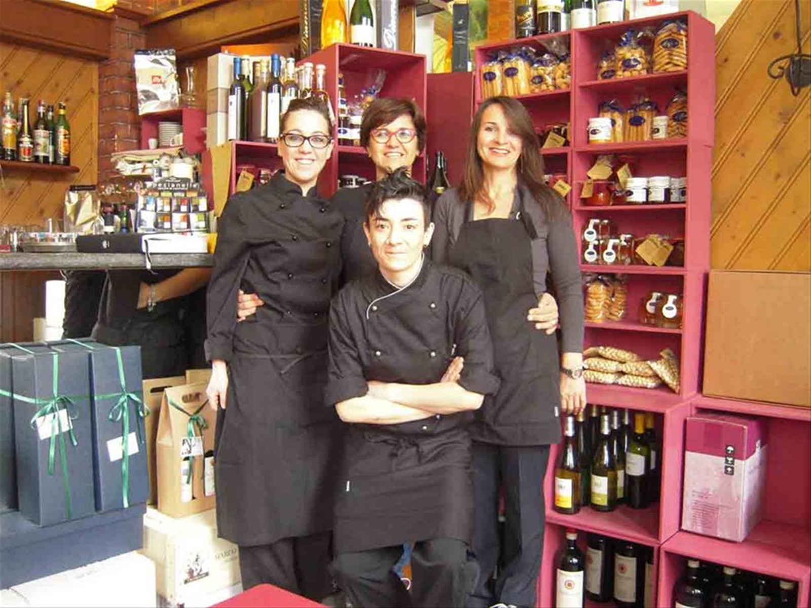 Lo staff, tutto al femminile, della Trattoria La Casa di Bacco