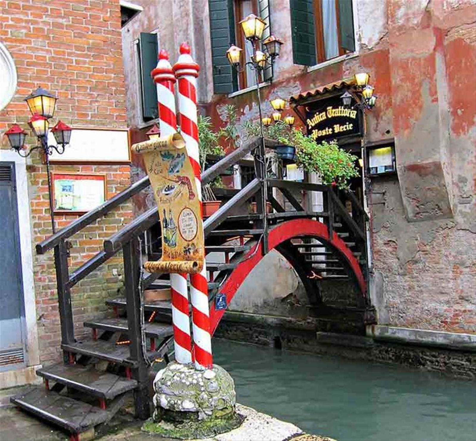 L'entrata dell'Antica Trattoria Poste Vecie