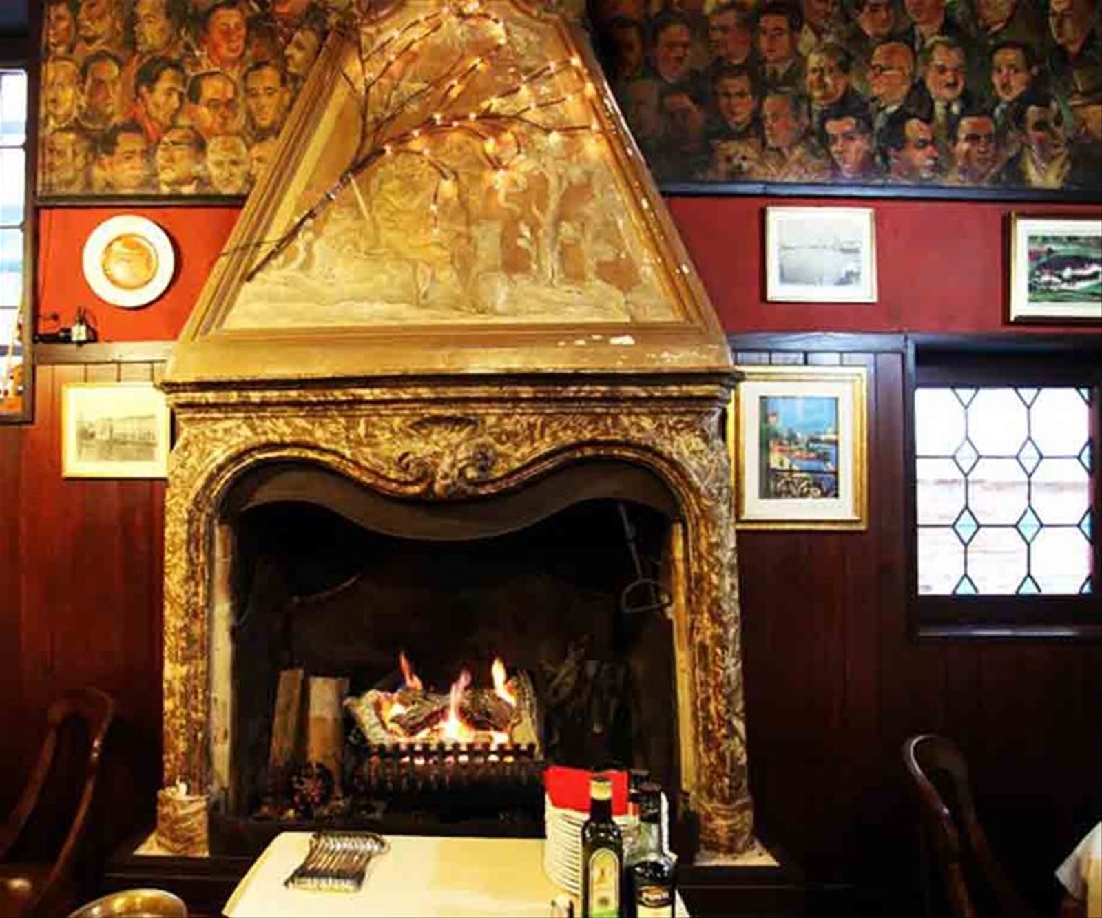 Nelle caratteristiche sale dell'Antica Trattoria Poste Vecie