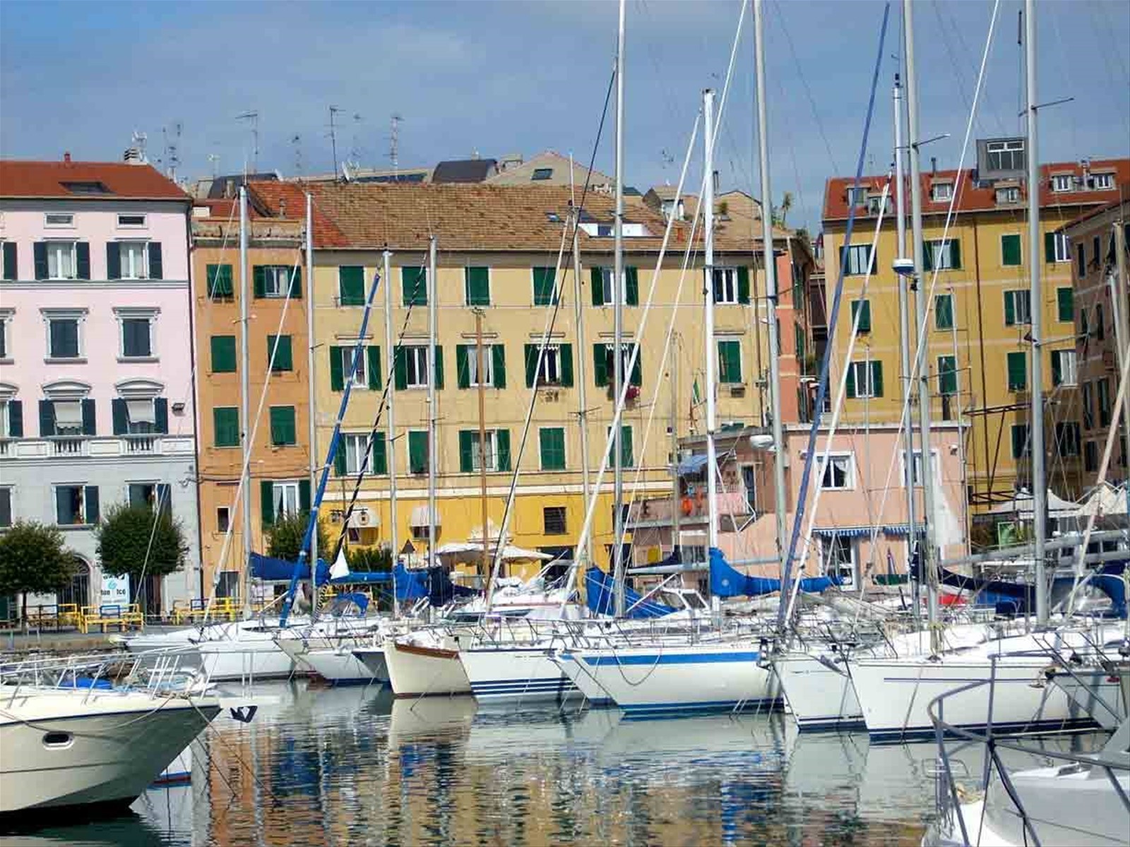 Torri, velieri e buona tavola: una giornata fuori dalle righe a Savona