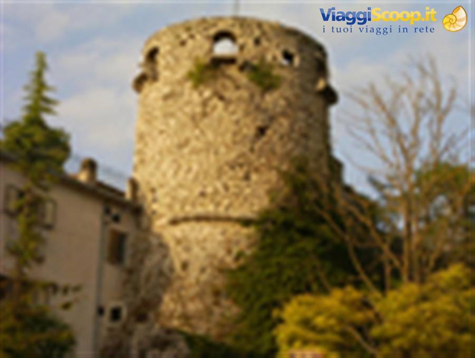 La torre circolare del Castello di Barrea