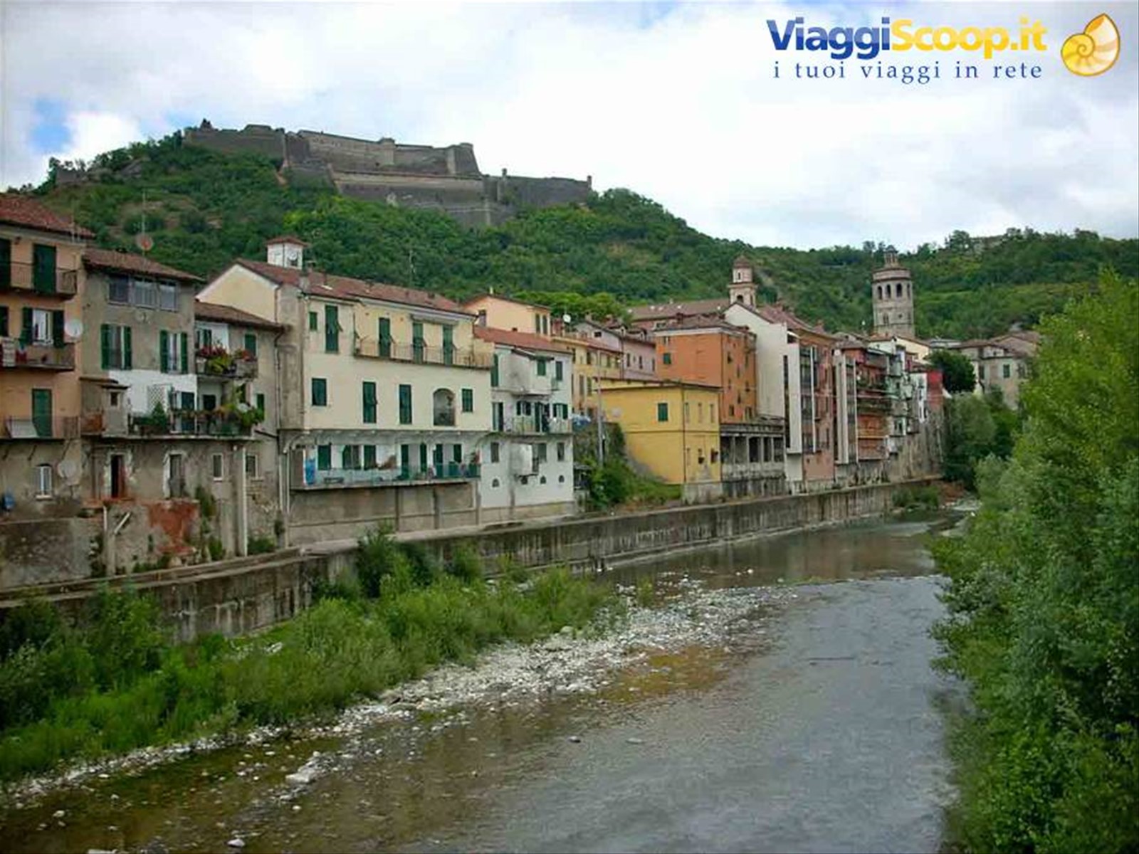 Veduta di Gavi sul torrente Lemme