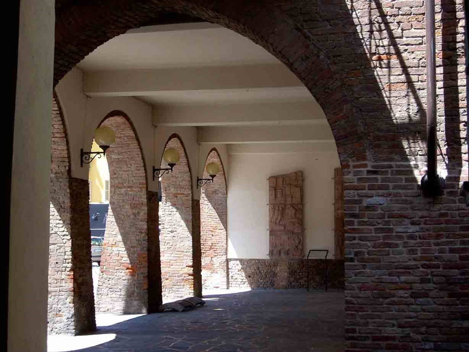 Le arcate del Palazzo Comunale