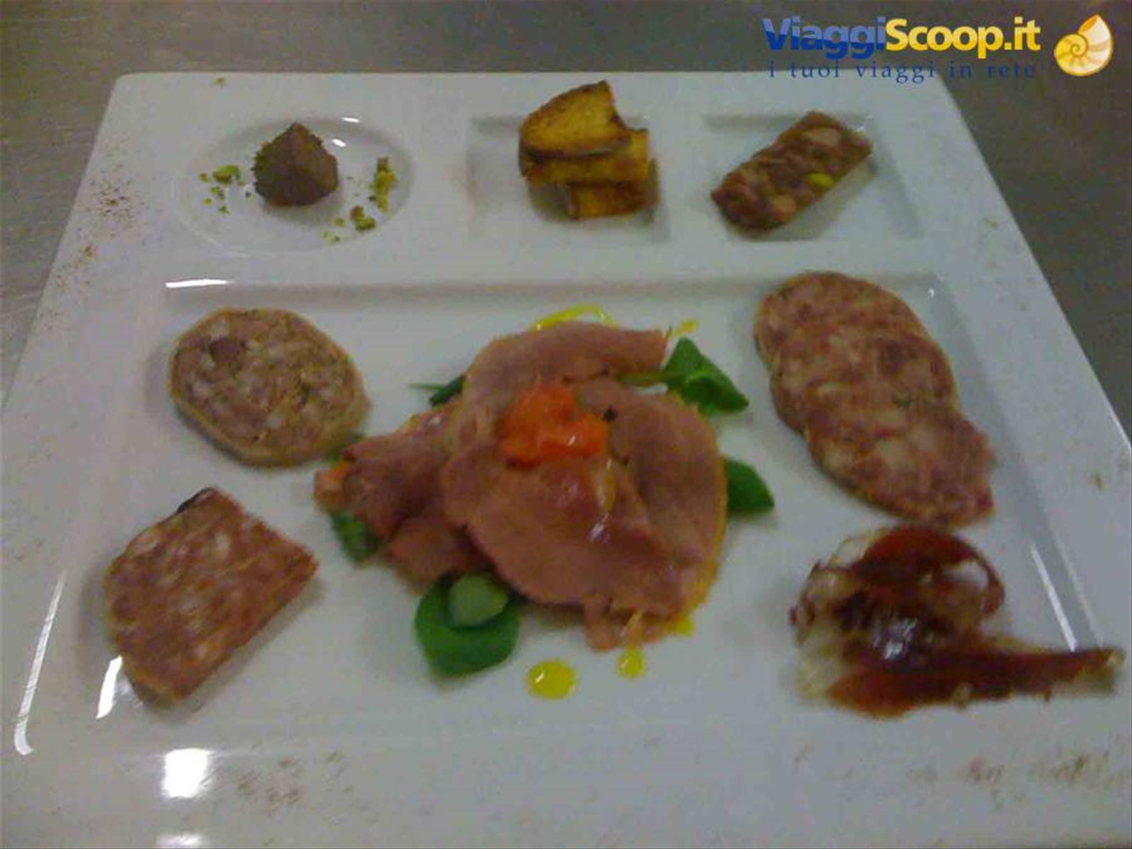 Antipasto a base di sallama d'oca presso il Ristorante Il Cuuc