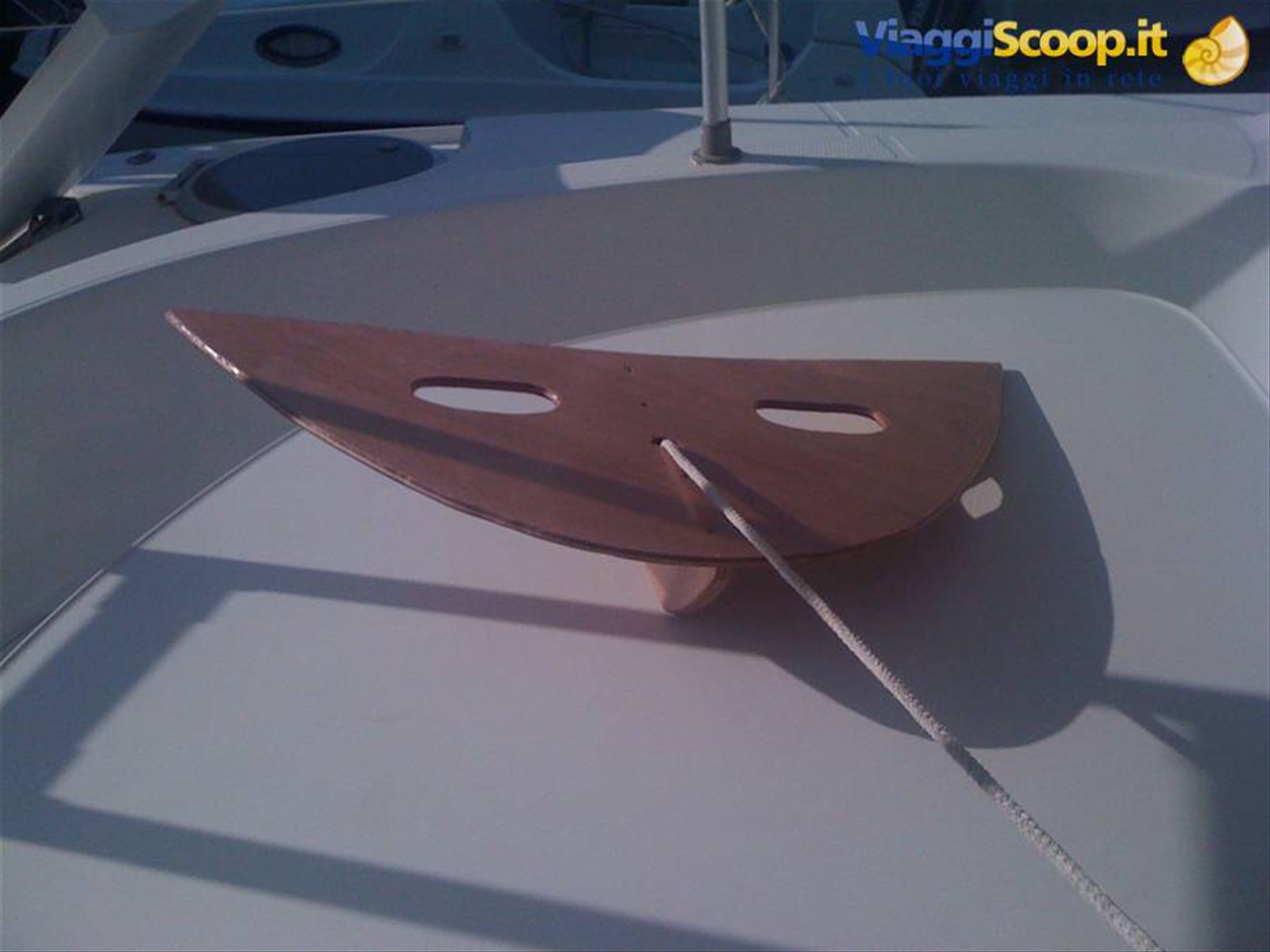 La manta, un'inevzione dello skipper Gianniandrea Sonnino Sorisio, ci si lascia trainare.
