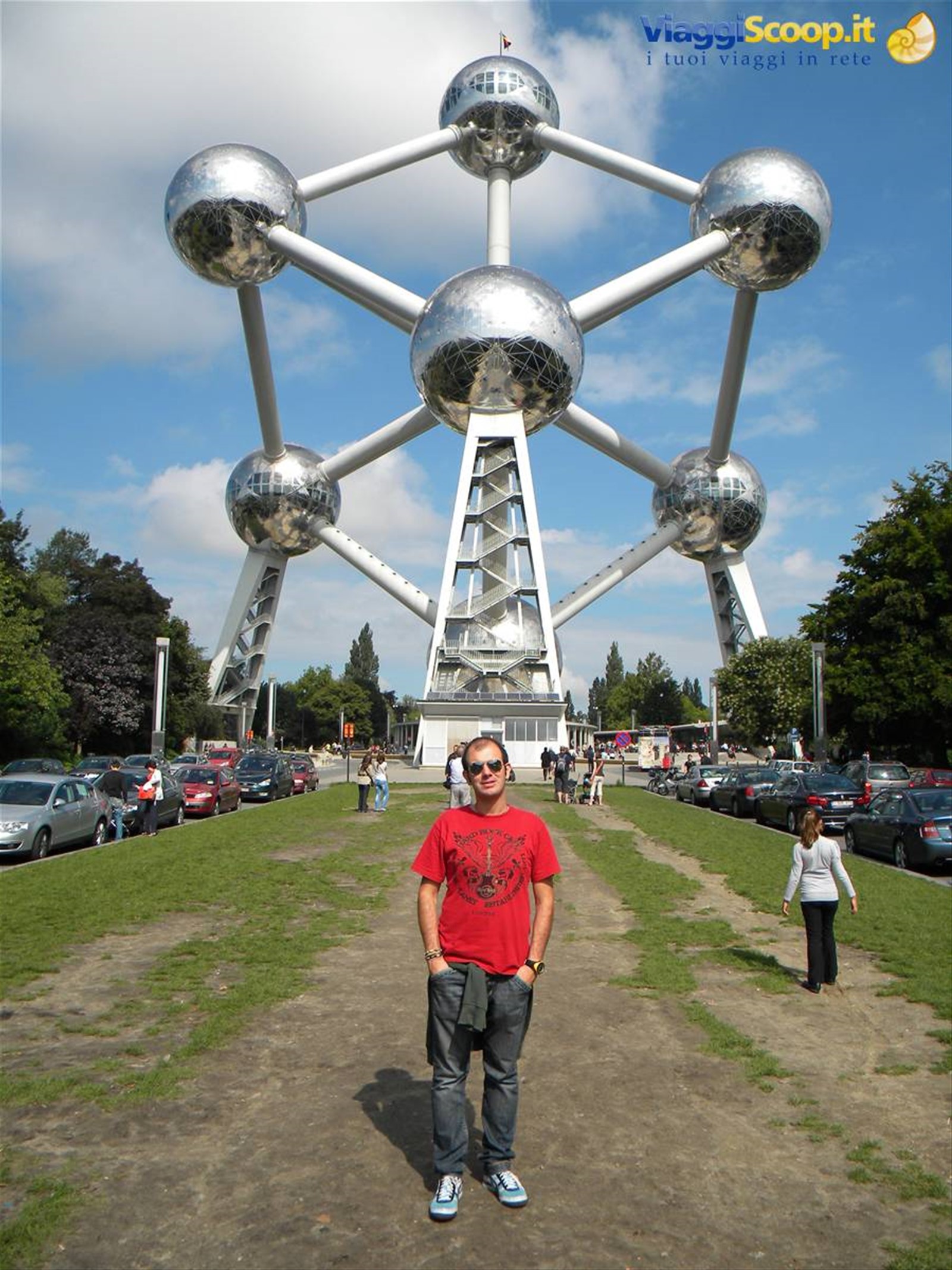 All'Atomium, in una bella giornata di sole
